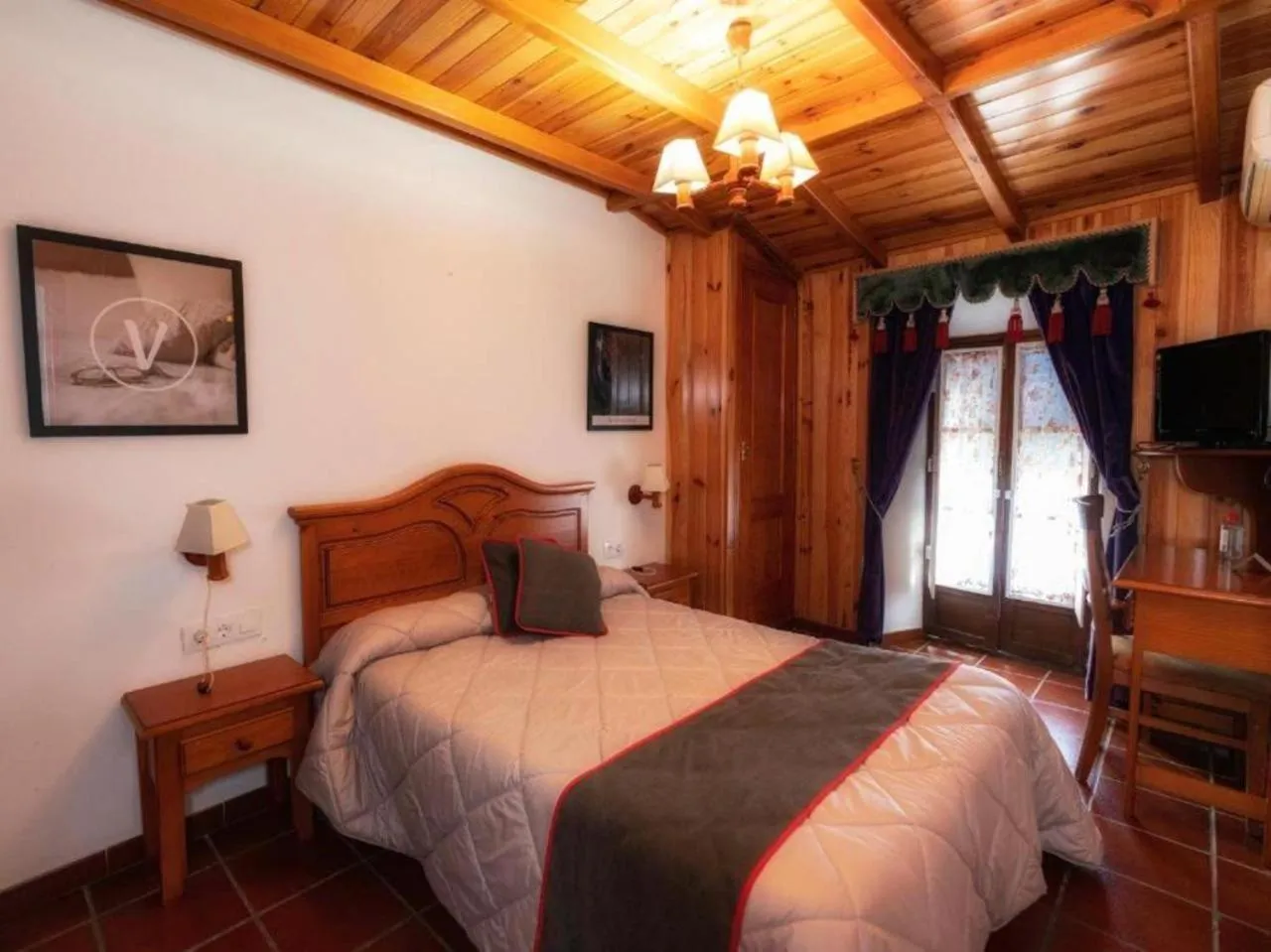 Bedroom, Bed in Hotel Las Palmeras by Vivere Stays