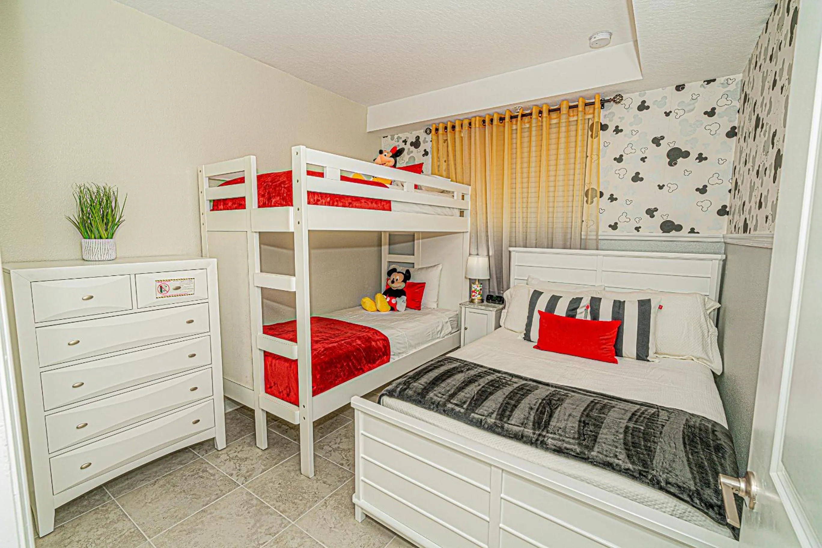 bunk bed, Bed in Only 5 Miles from Disney! Free Water Park! 2 Bed, 2 Bath Condo, Sleeps 8