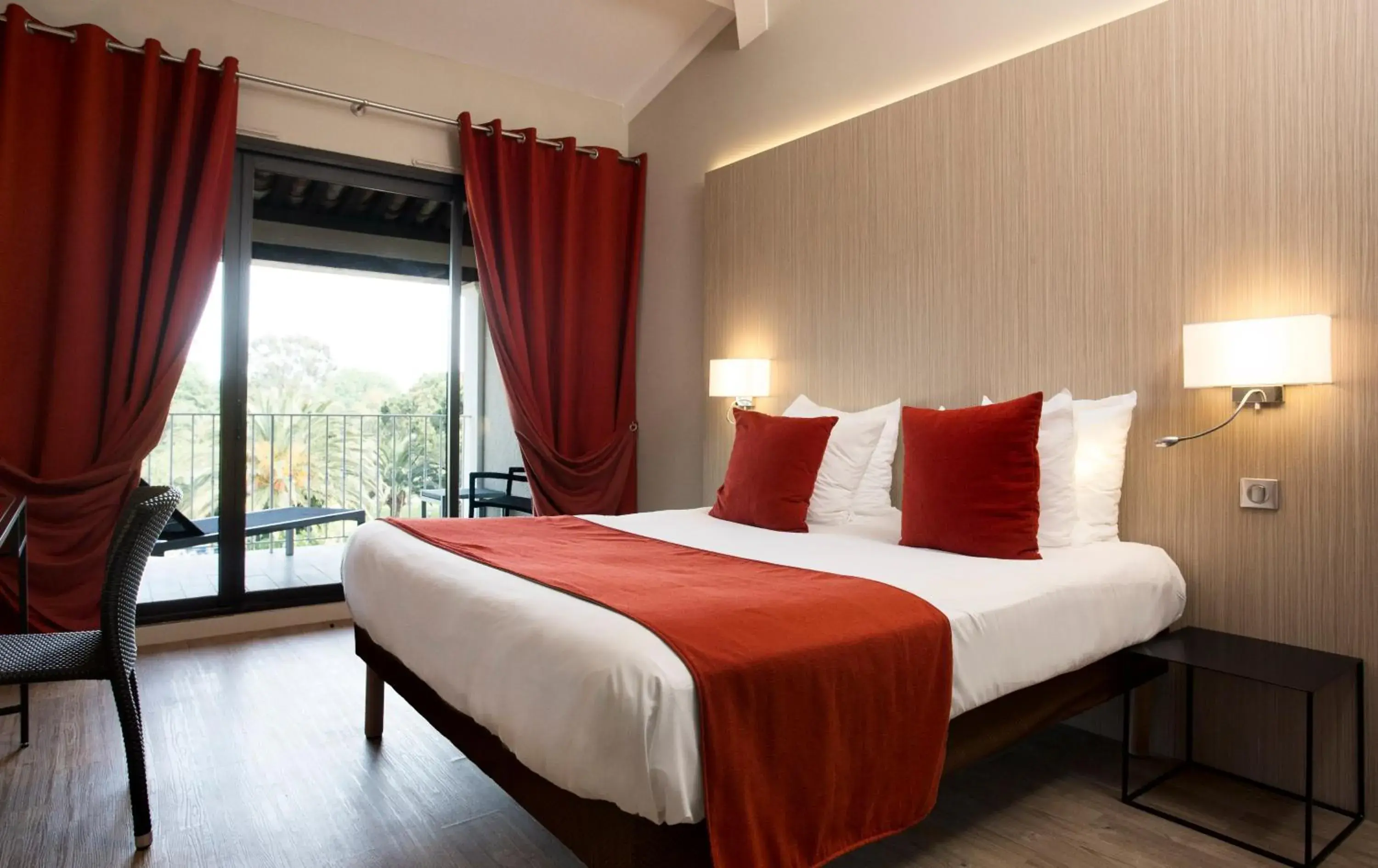 Balcony/Terrace, Bed in SOWELL HÔTELS du Golfe de Saint-Tropez Balcony/Terrace, Bed in SOWELL HÔTELS du Golfe de Saint-Tropez