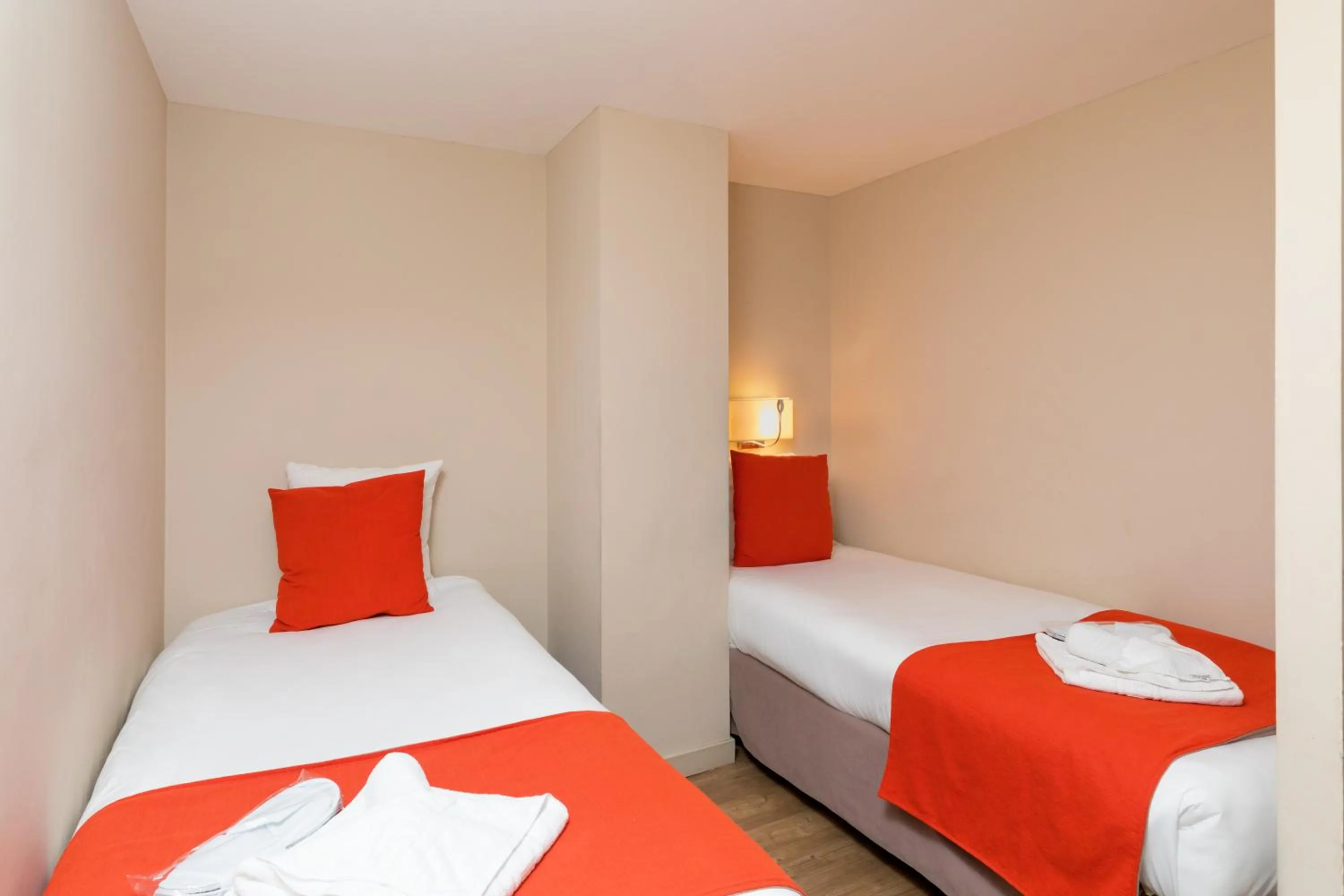 Bedroom, Bed in SOWELL HÔTELS du Golfe de Saint-Tropez