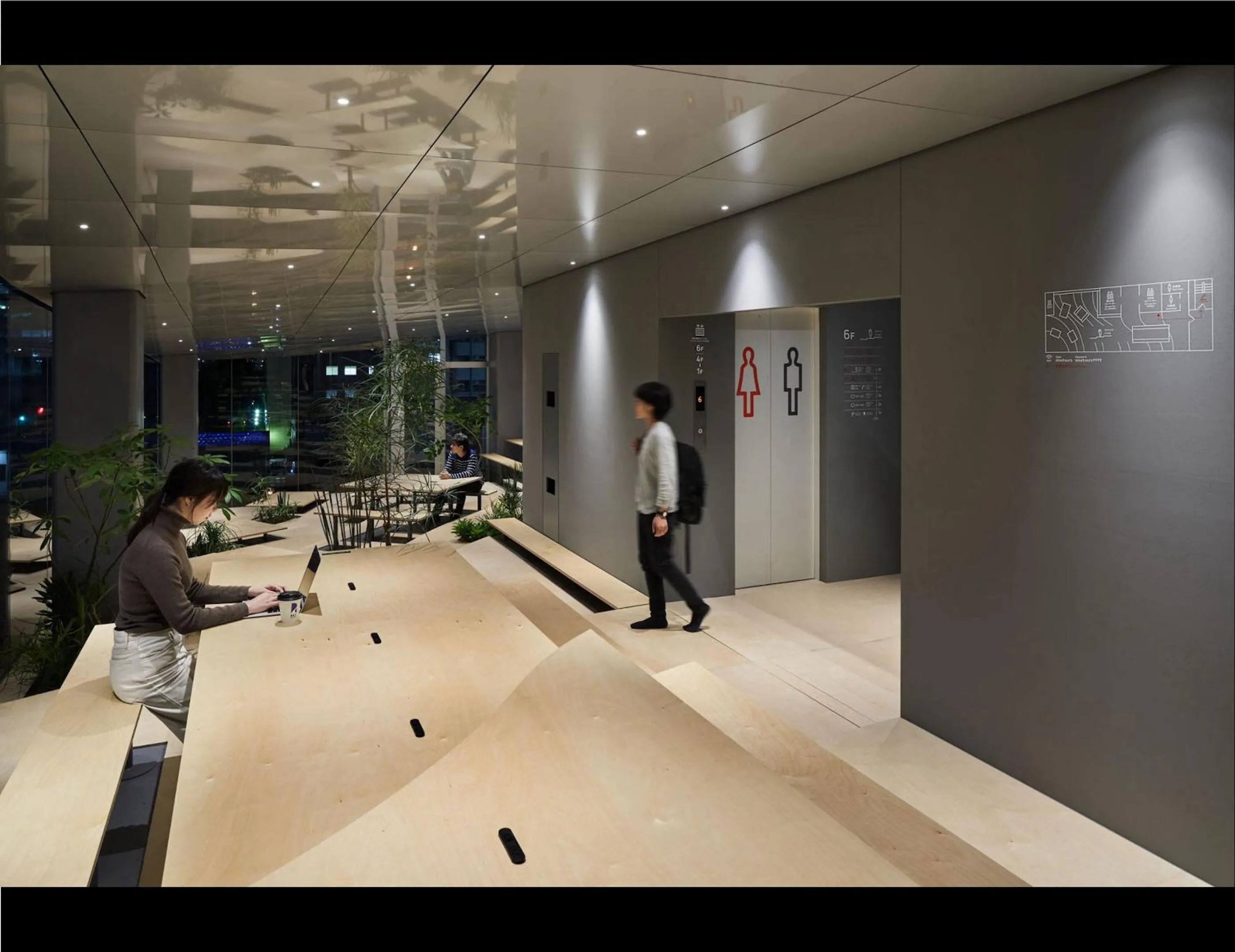 Lounge or bar in 9h nine hours Suidobashi