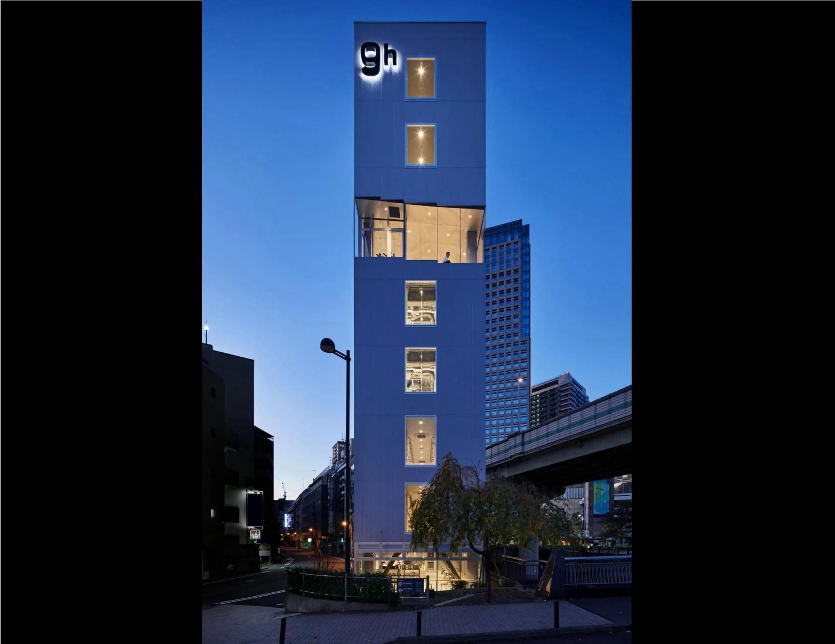 Facade/entrance in 9h nine hours Suidobashi