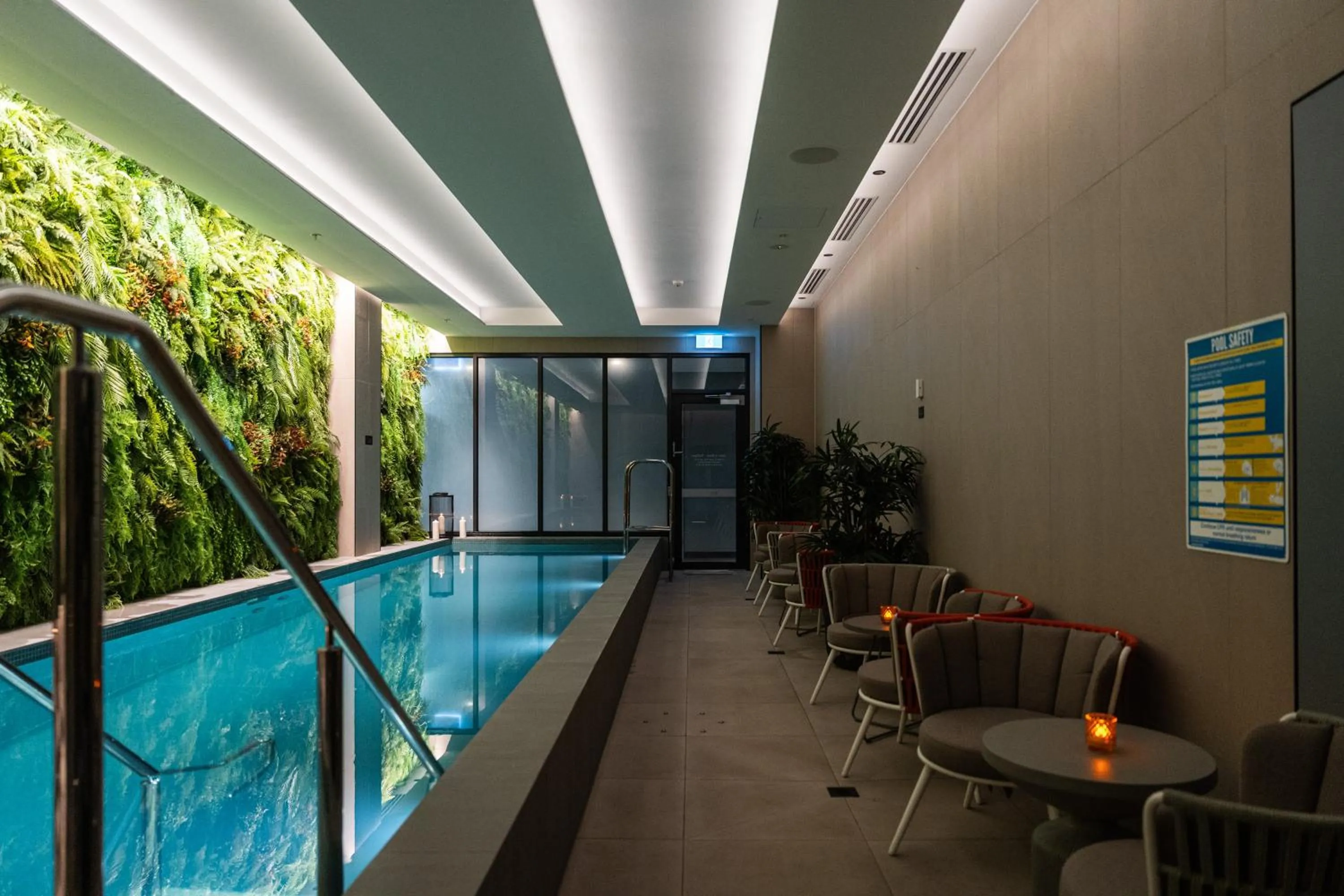 Swimming pool in Vibe Hotel Melbourne