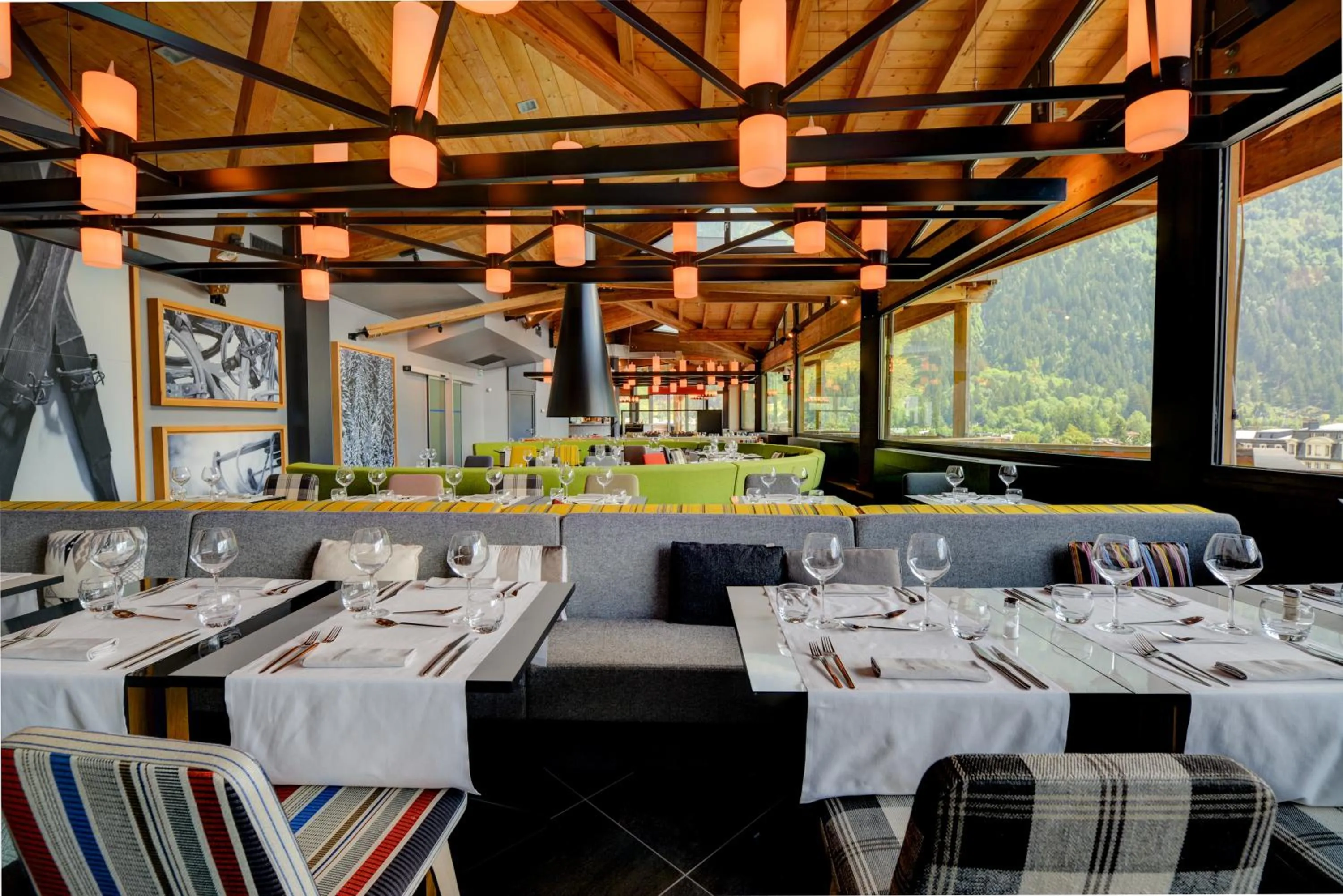 Restaurant/places to eat in Alpina Eclectic Hotel