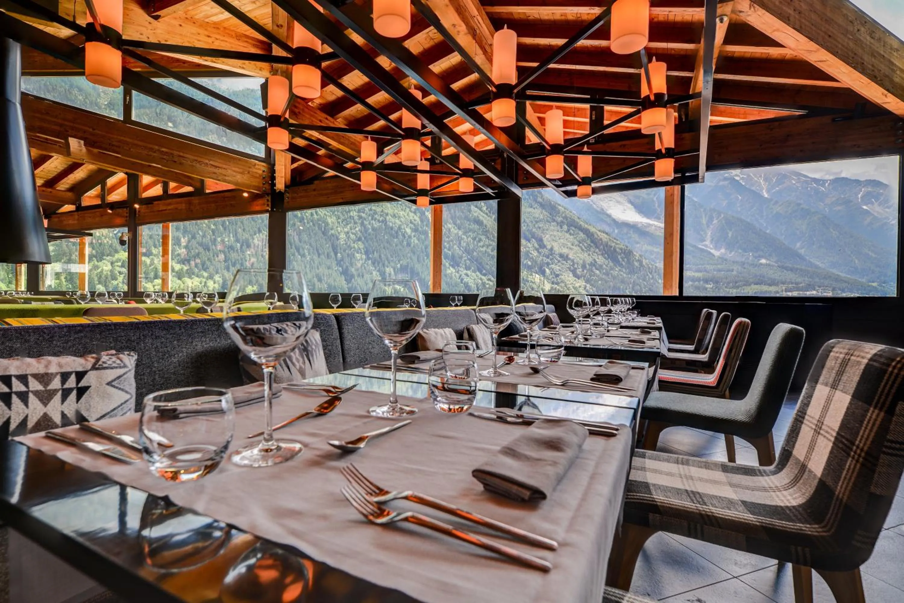 Restaurant/places to eat in Alpina Eclectic Hotel
