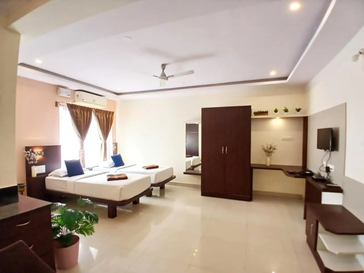Deluxe Twin Room in Aadya Elite