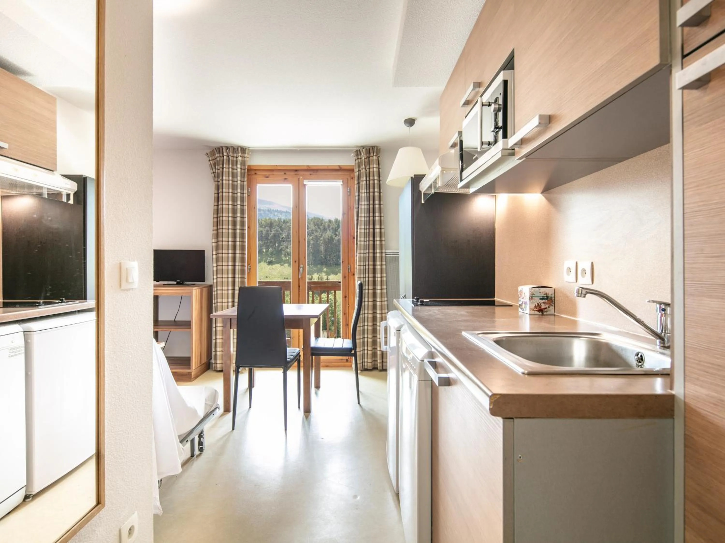 Kitchen or kitchenette in Vacancéole - Les Gentianes