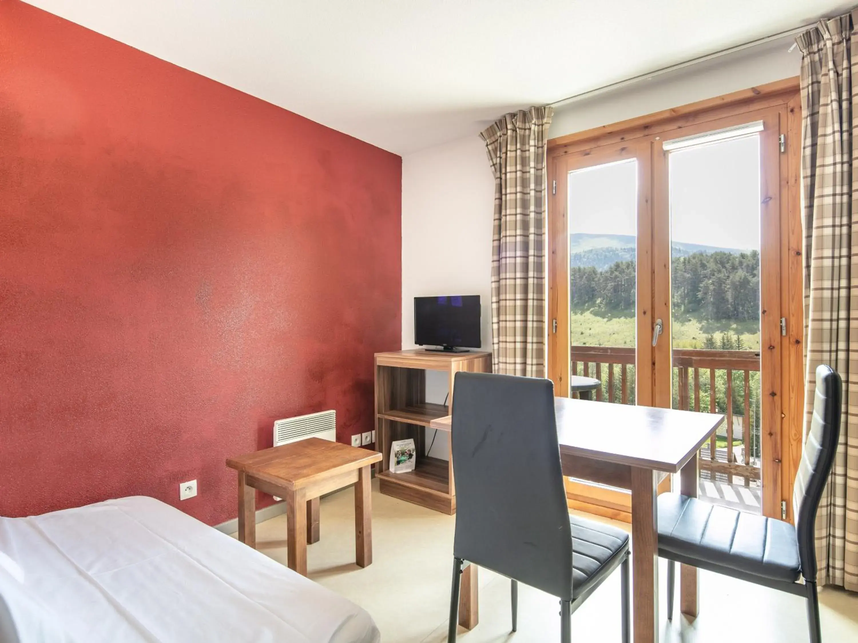 Seating area, Bed in Vacancéole - Les Gentianes Seating area, Bed in Vacancéole - Les Gentianes