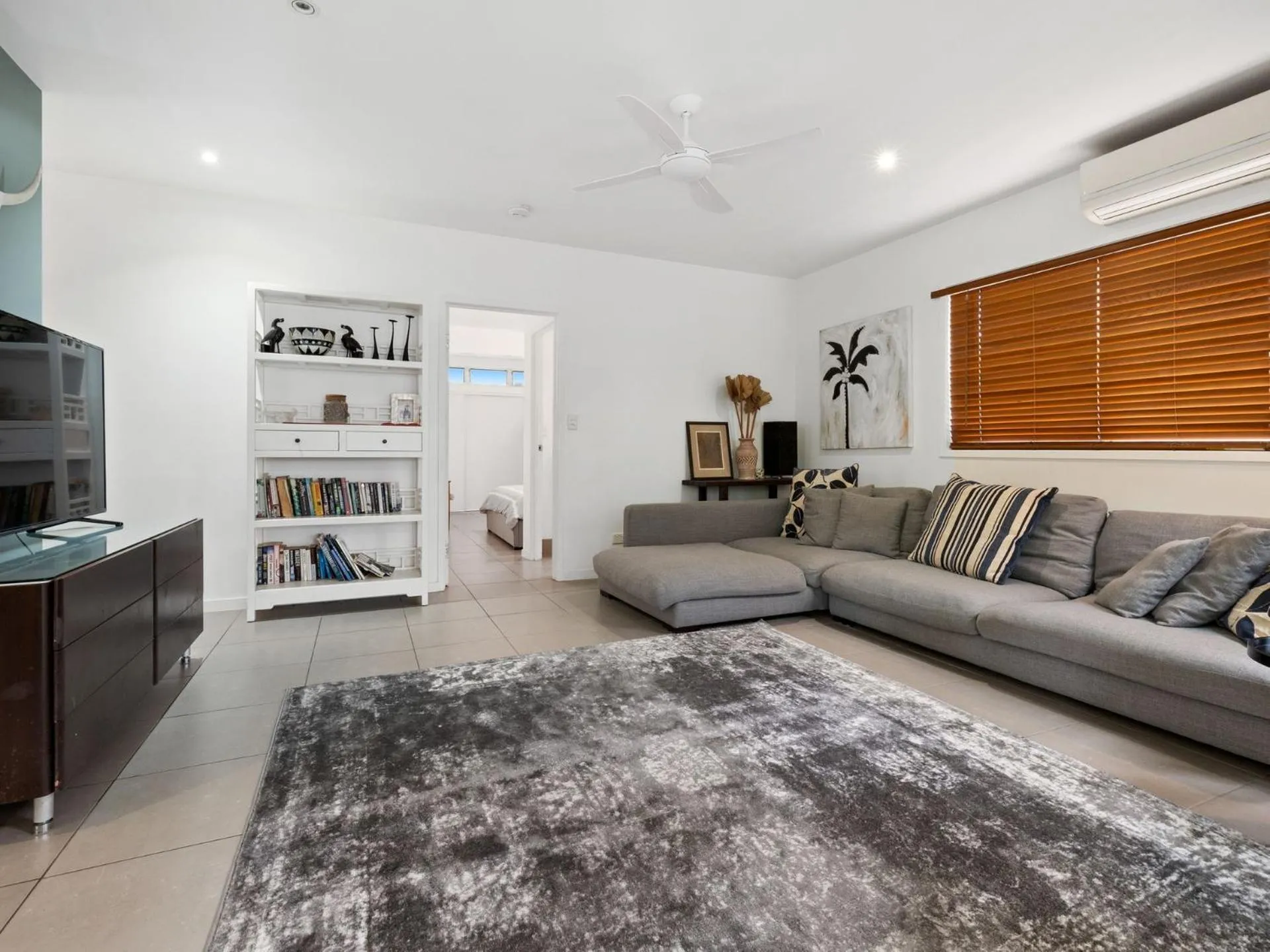 TV and multimedia in Beach House on Pearl - Kingscliff Central