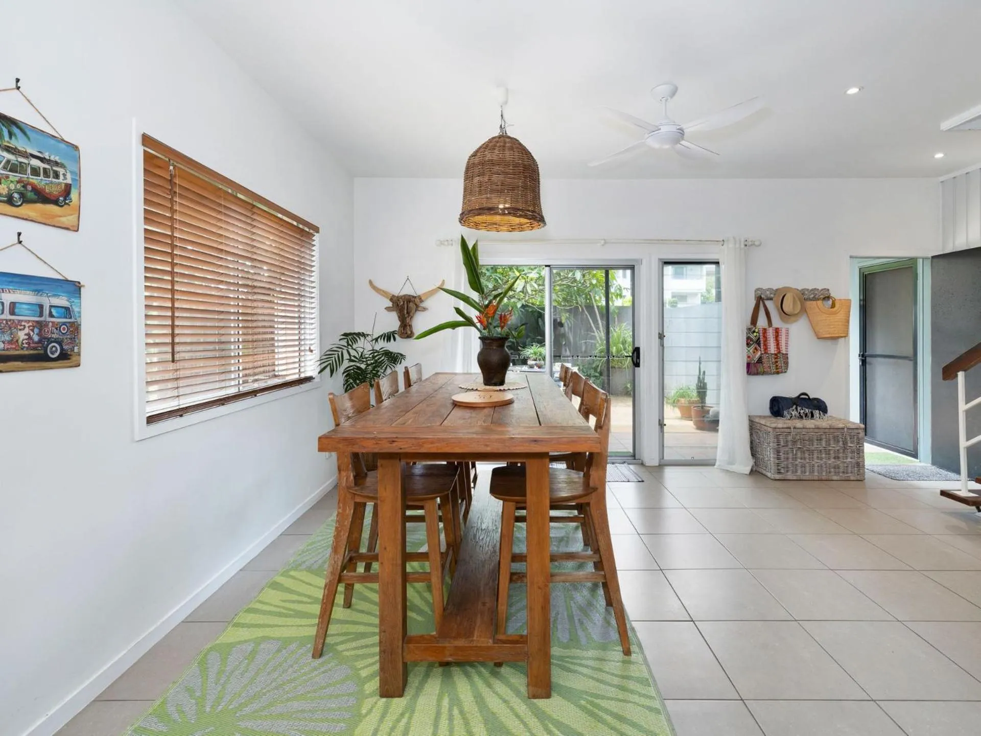 Dining area in Beach House on Pearl - Kingscliff Central
