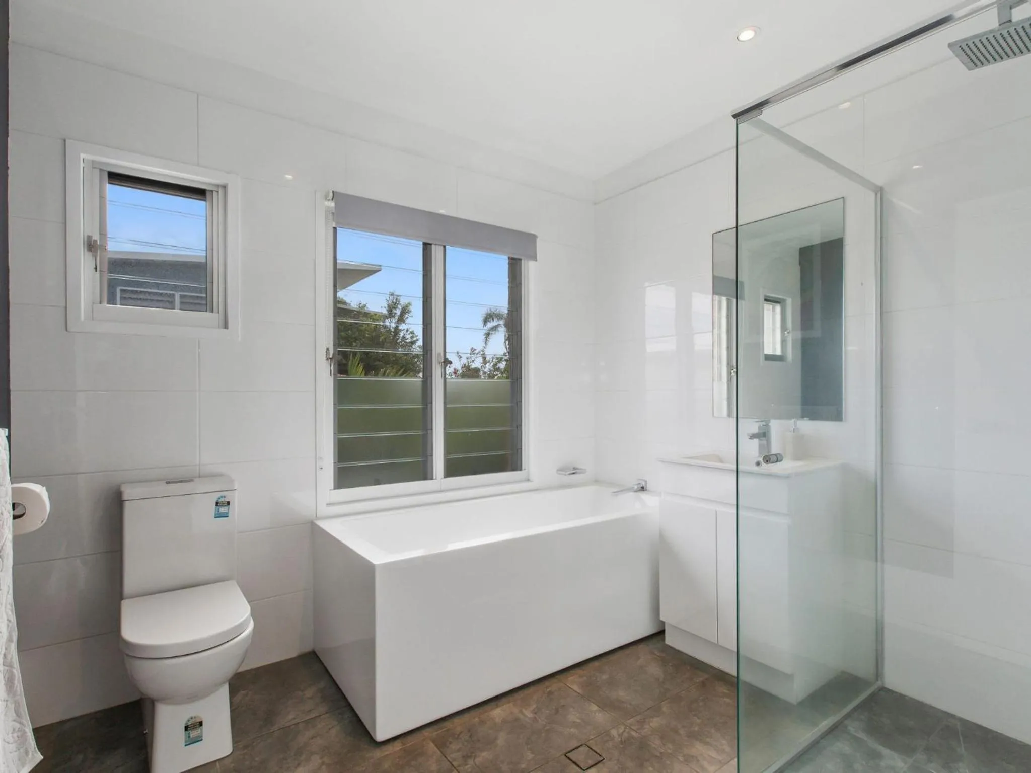 Shower in Beach House on Pearl - Kingscliff Central