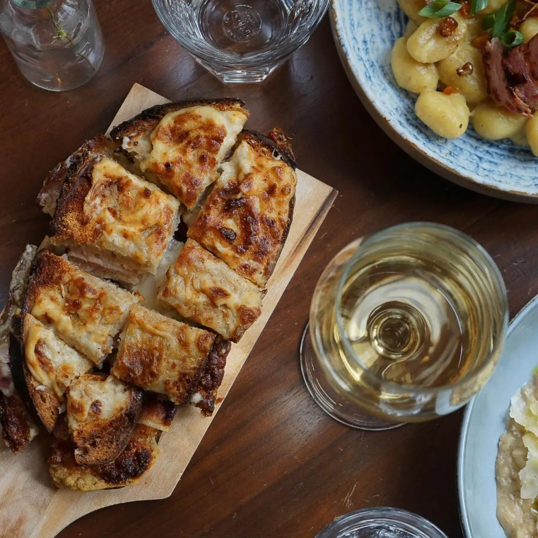 Restaurant/places to eat in Le Grand Quartier