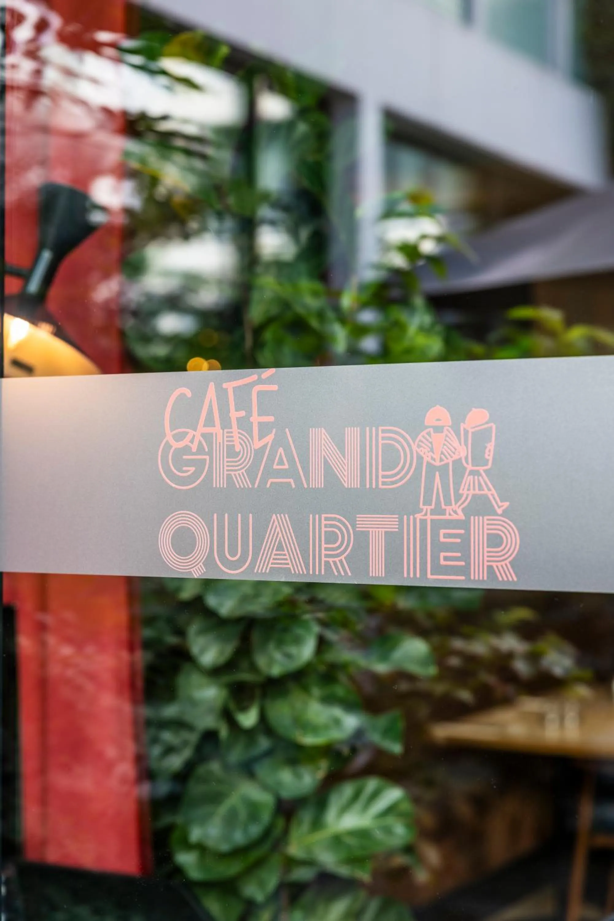 Restaurant/places to eat in Le Grand Quartier