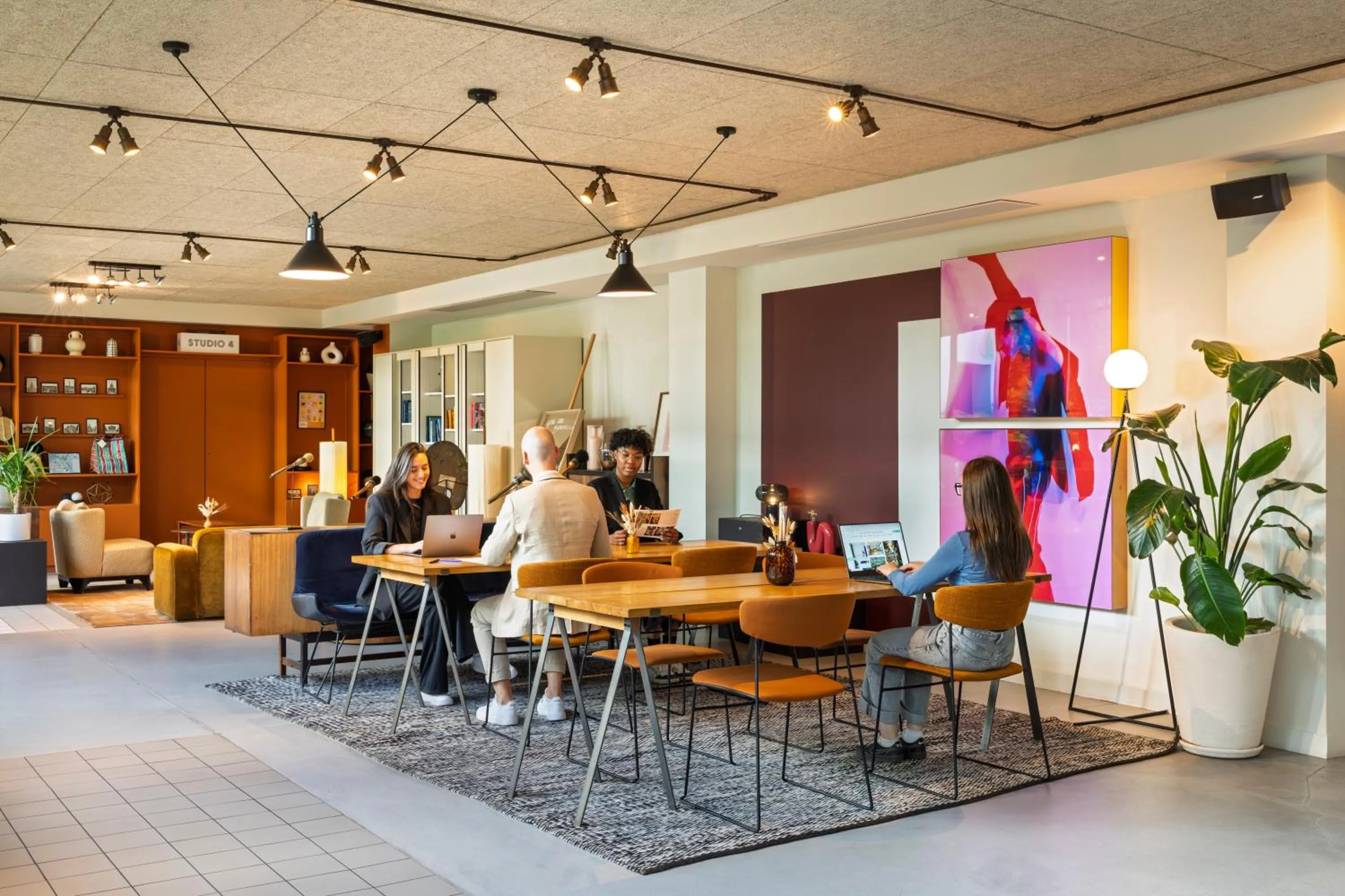 Library in Le Grand Quartier