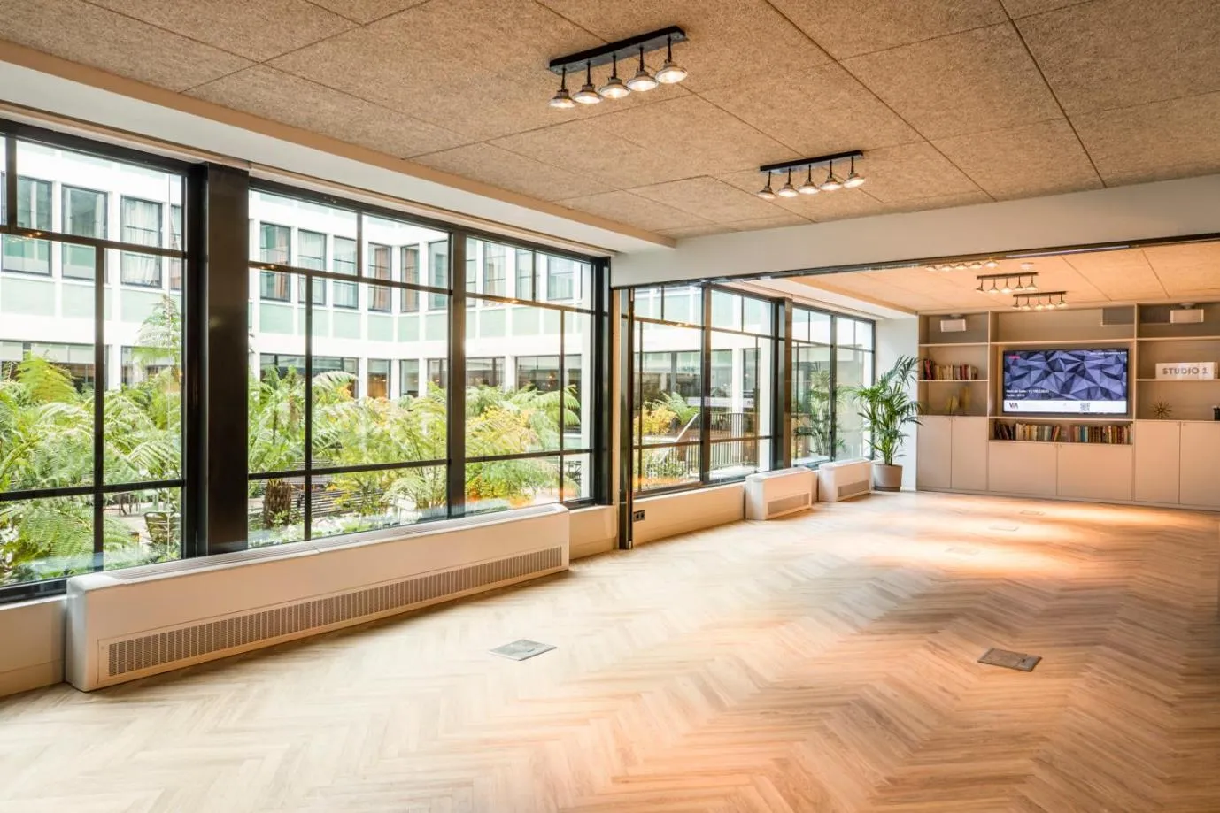 Meeting/conference room, Bed in Le Grand Quartier