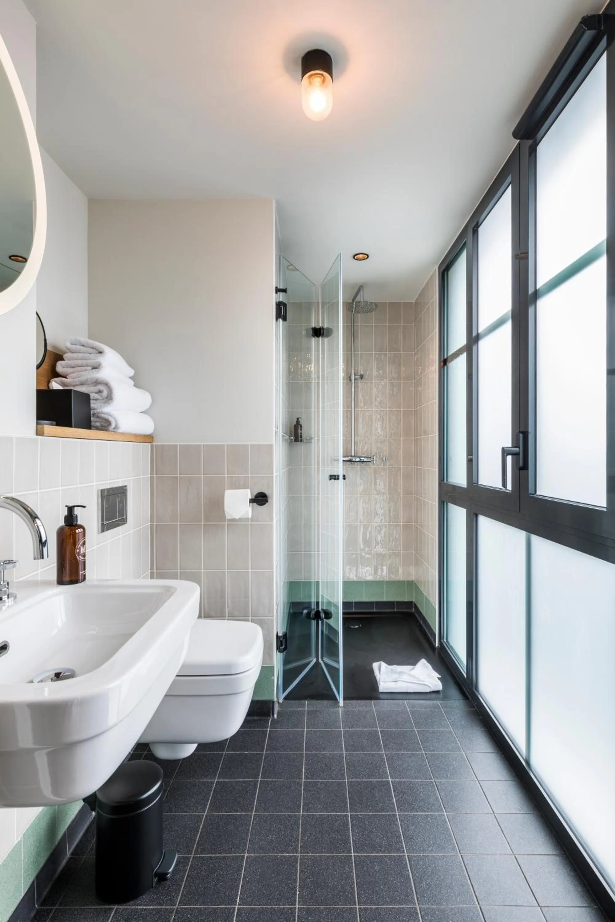 Shower in Le Grand Quartier