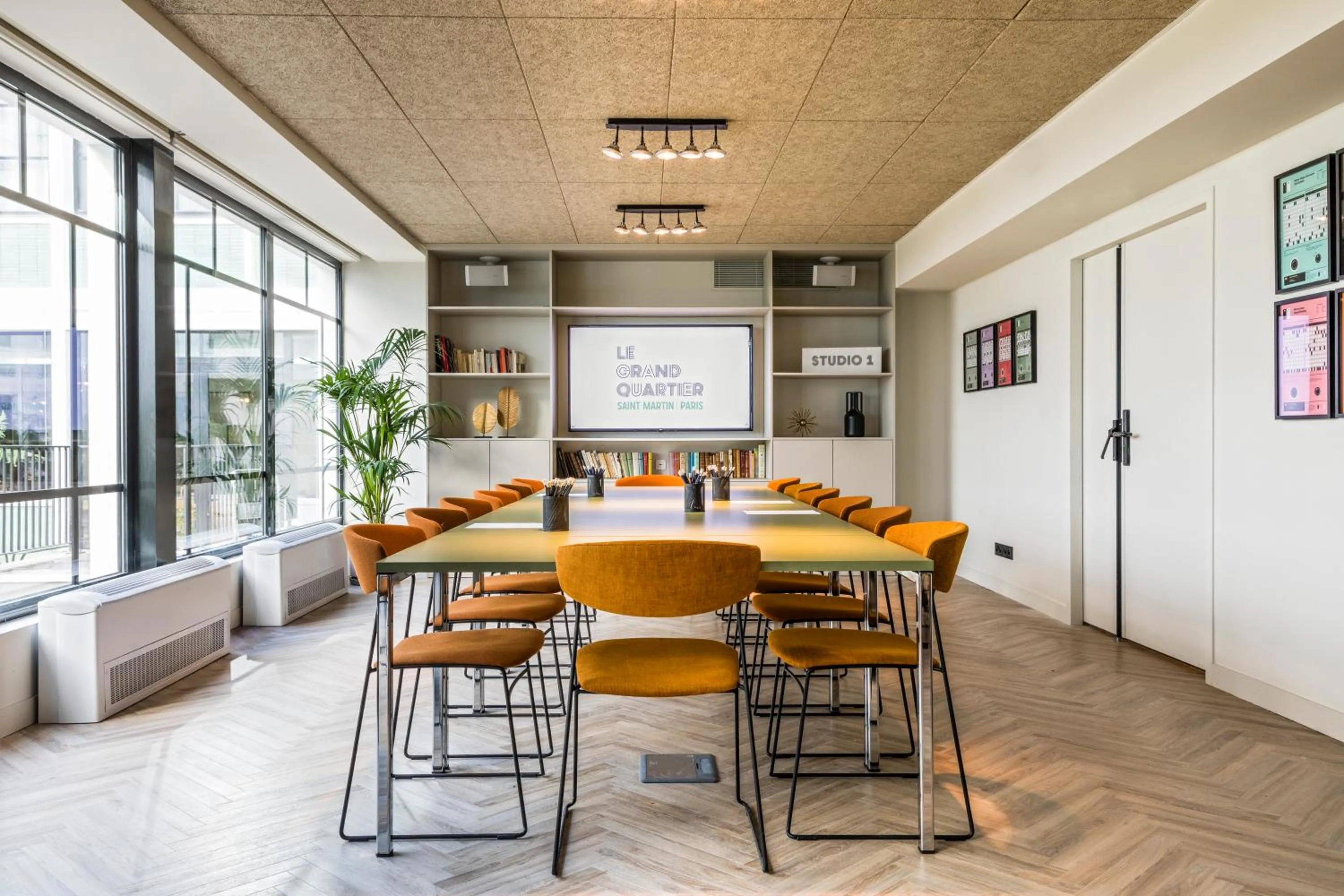 Business facilities in Le Grand Quartier