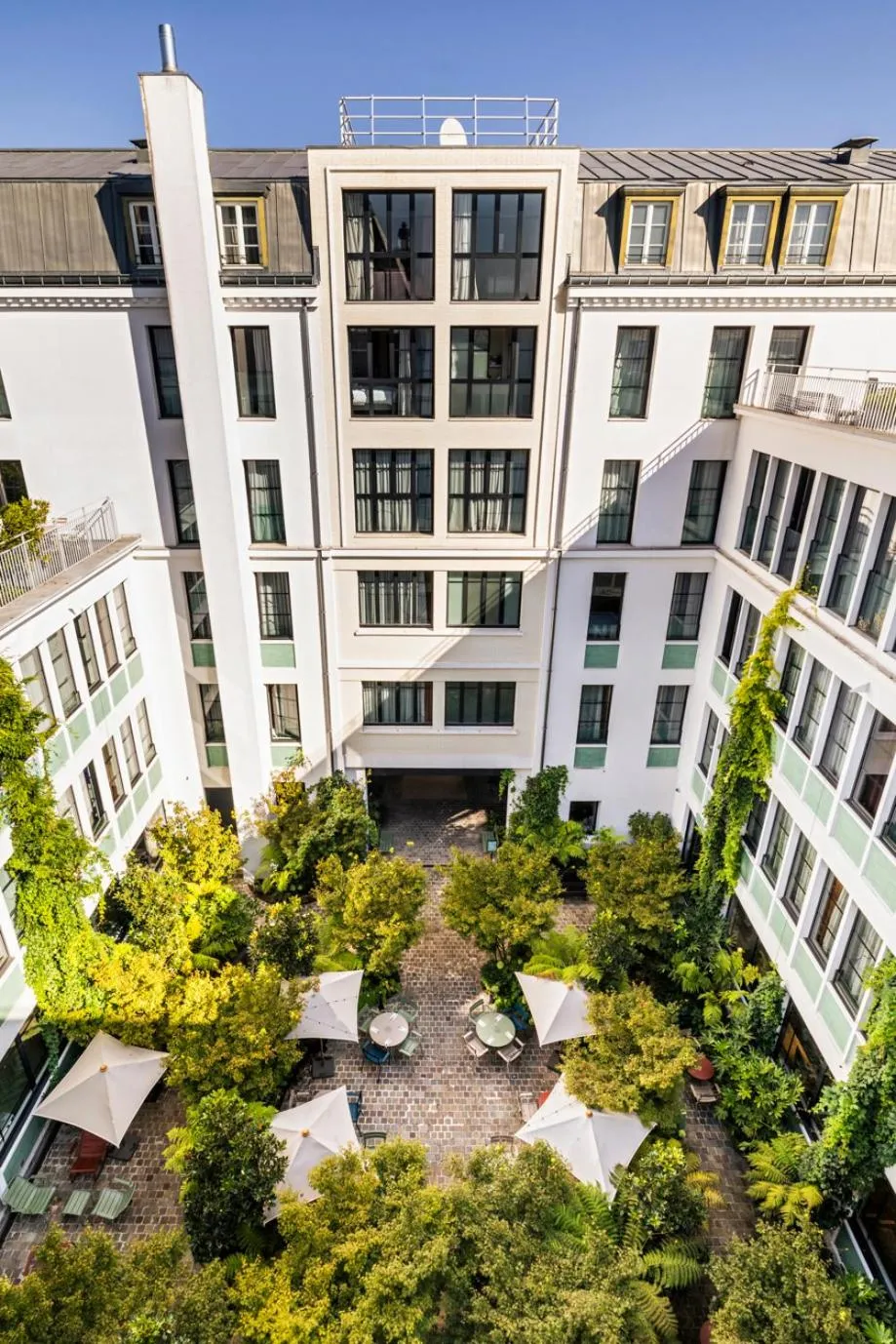 Property building in Le Grand Quartier