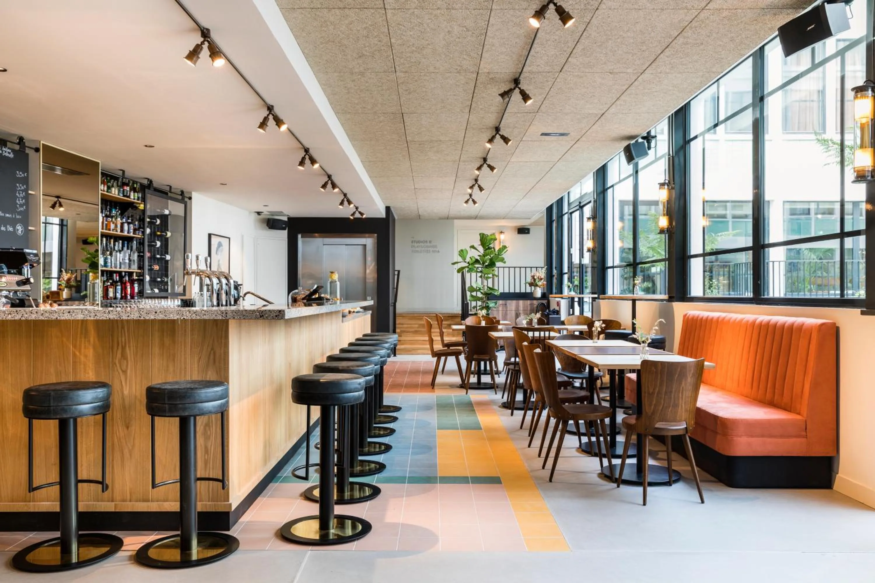 Restaurant/places to eat in Le Grand Quartier