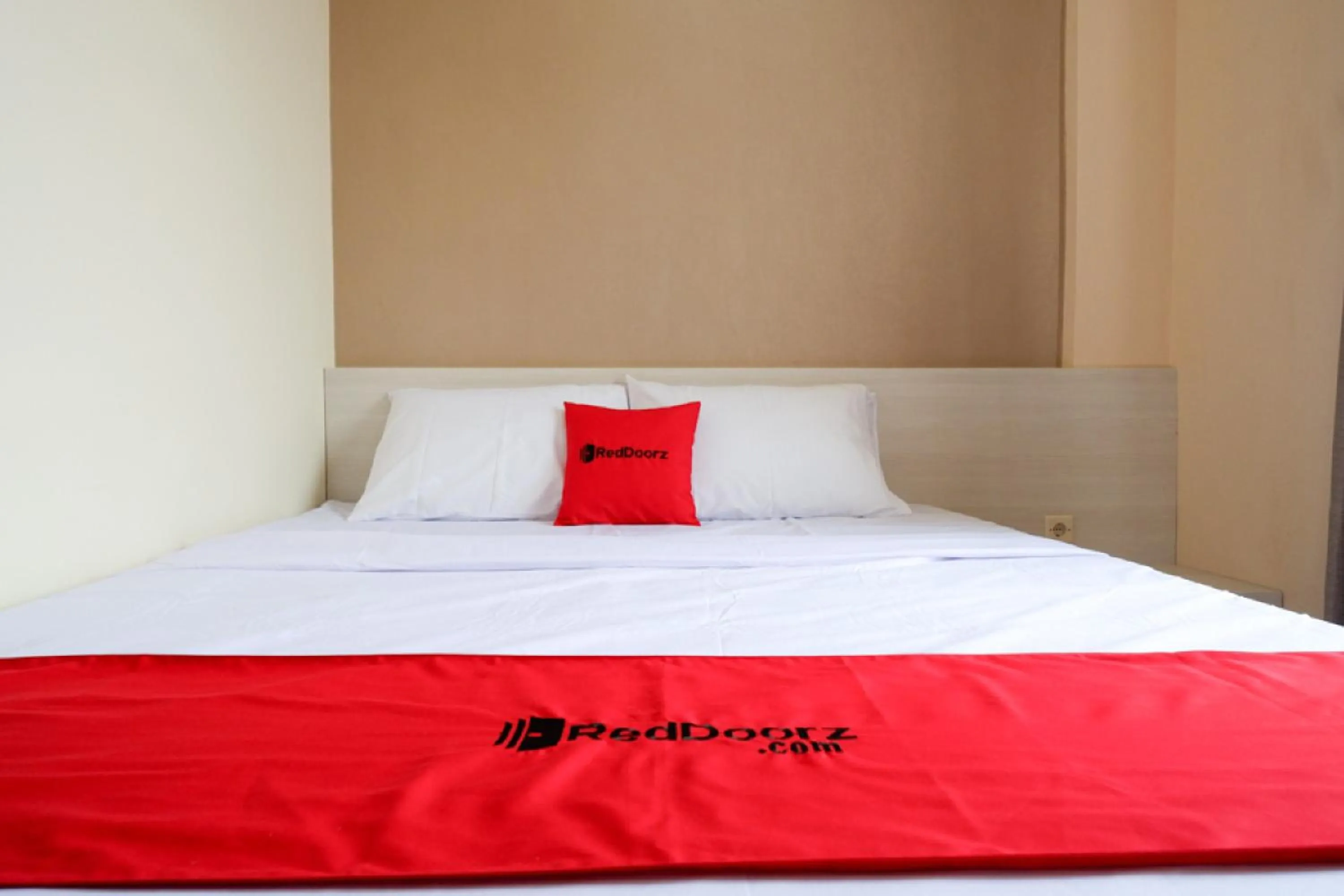 Bedroom, Bed in RedDoorz near RSUD Margono Purwokerto 3
