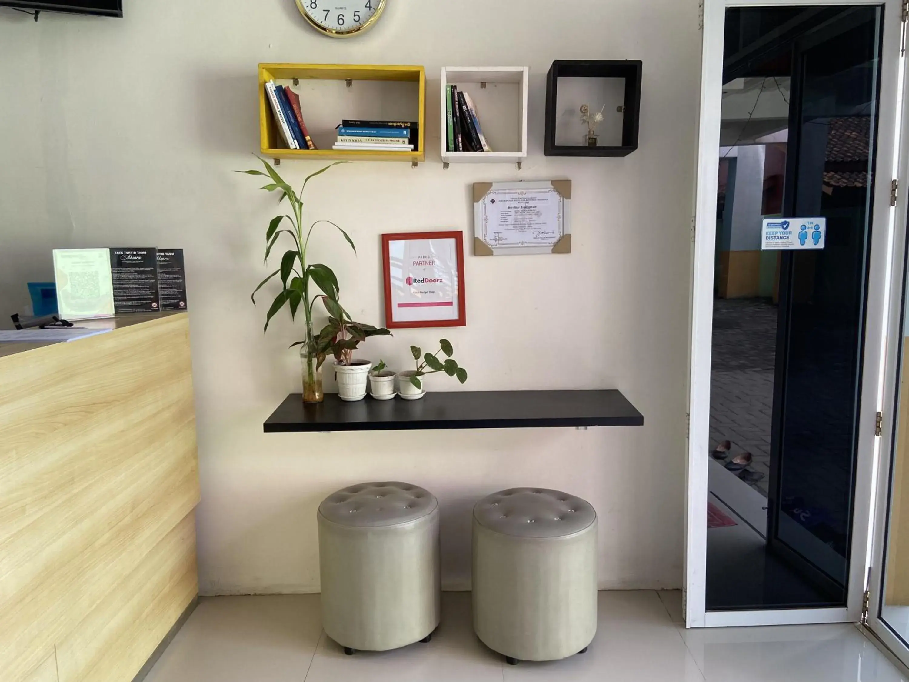 Lobby or reception in RedDoorz near RSUD Margono Purwokerto 3 Lobby or reception in RedDoorz near RSUD Margono Purwokerto 3