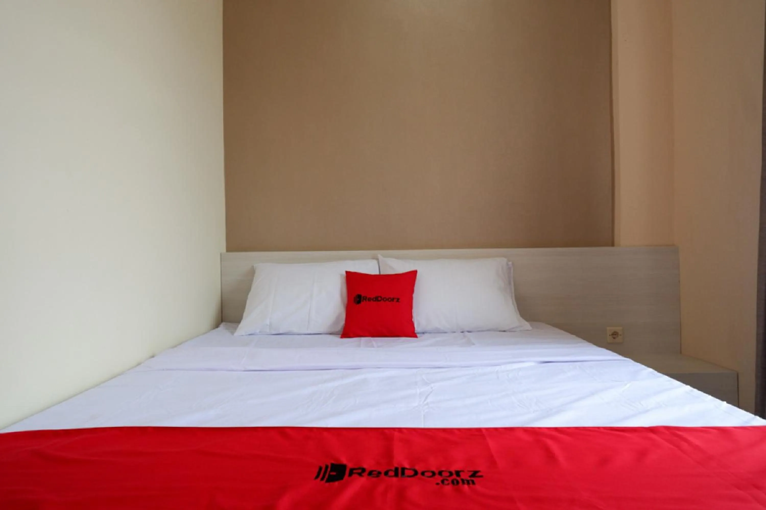 Bedroom, Bed in RedDoorz near RSUD Margono Purwokerto 3