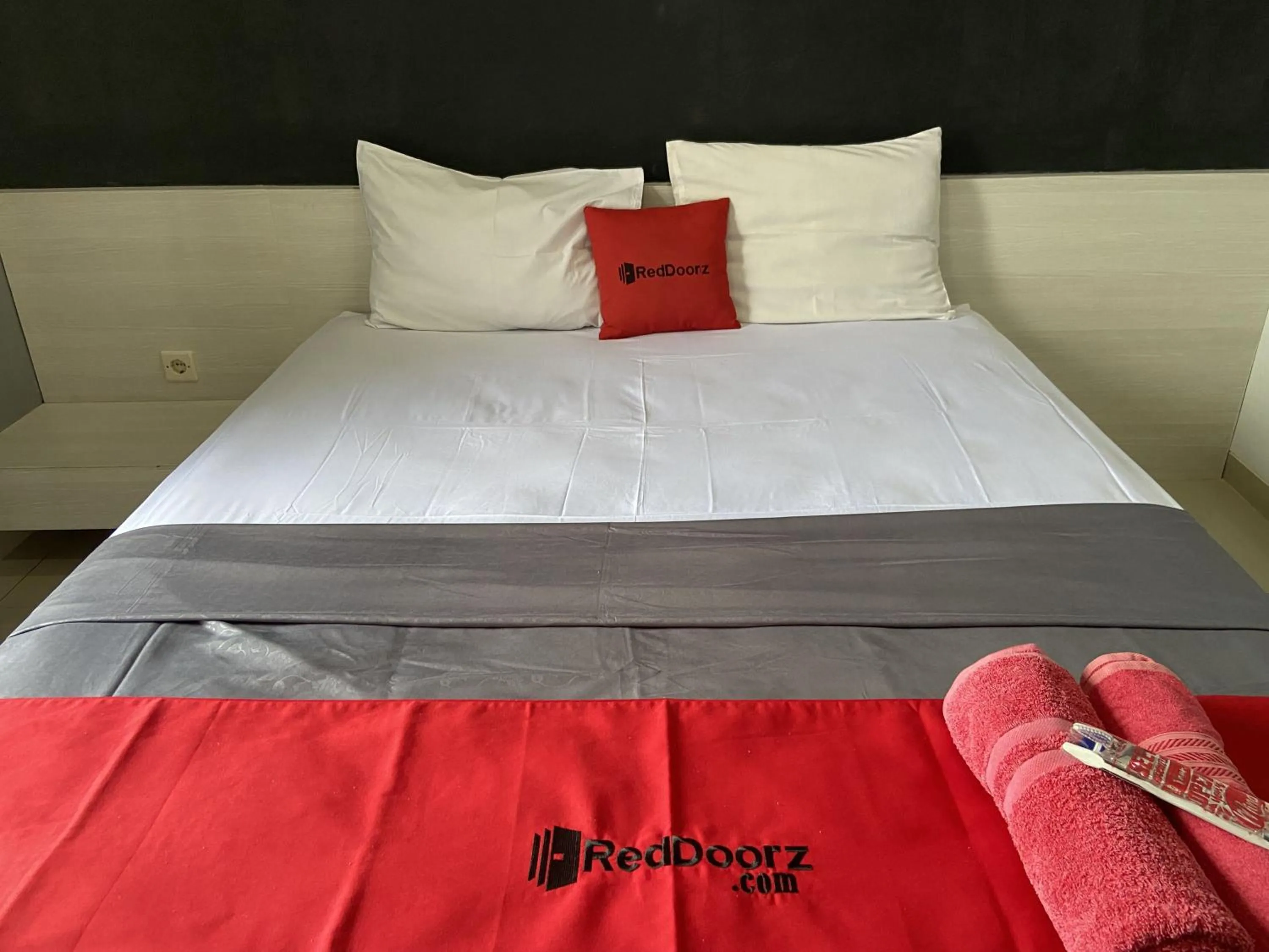 Bedroom, Bed in RedDoorz near RSUD Margono Purwokerto 3