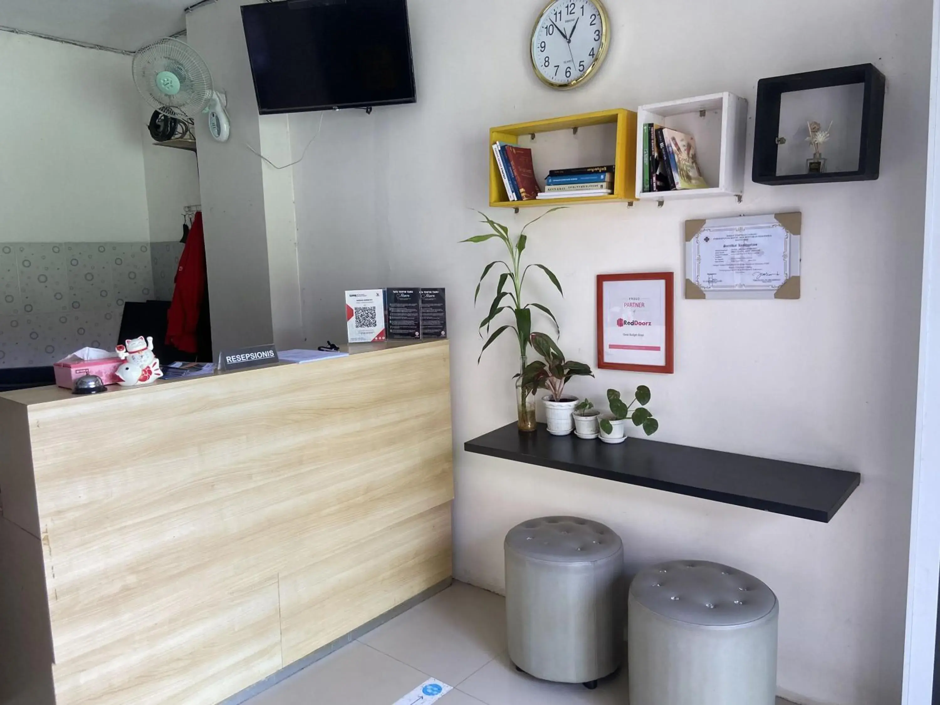 Lobby or reception in RedDoorz near RSUD Margono Purwokerto 3 Lobby or reception in RedDoorz near RSUD Margono Purwokerto 3