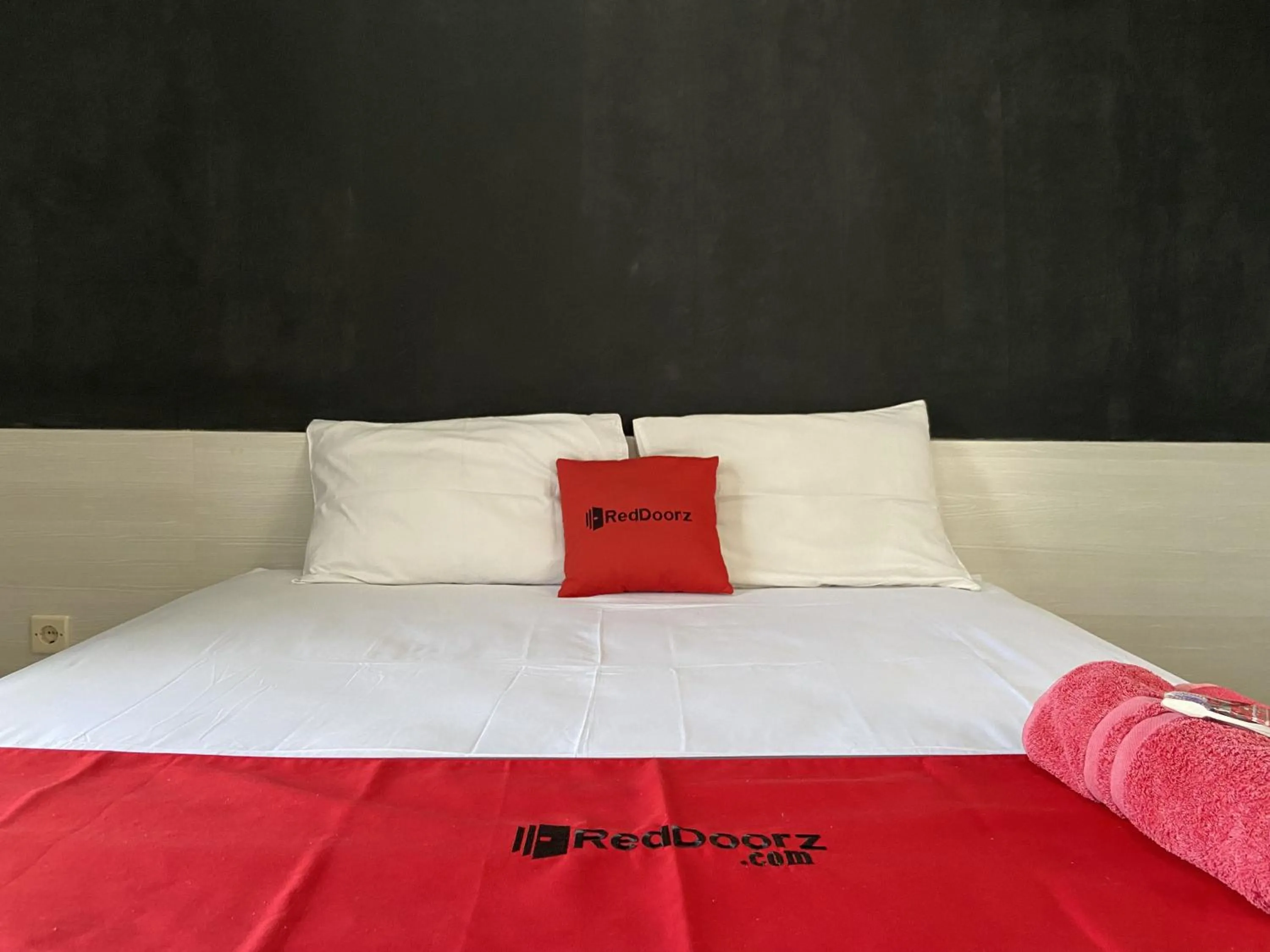 Bedroom, Bed in RedDoorz near RSUD Margono Purwokerto 3