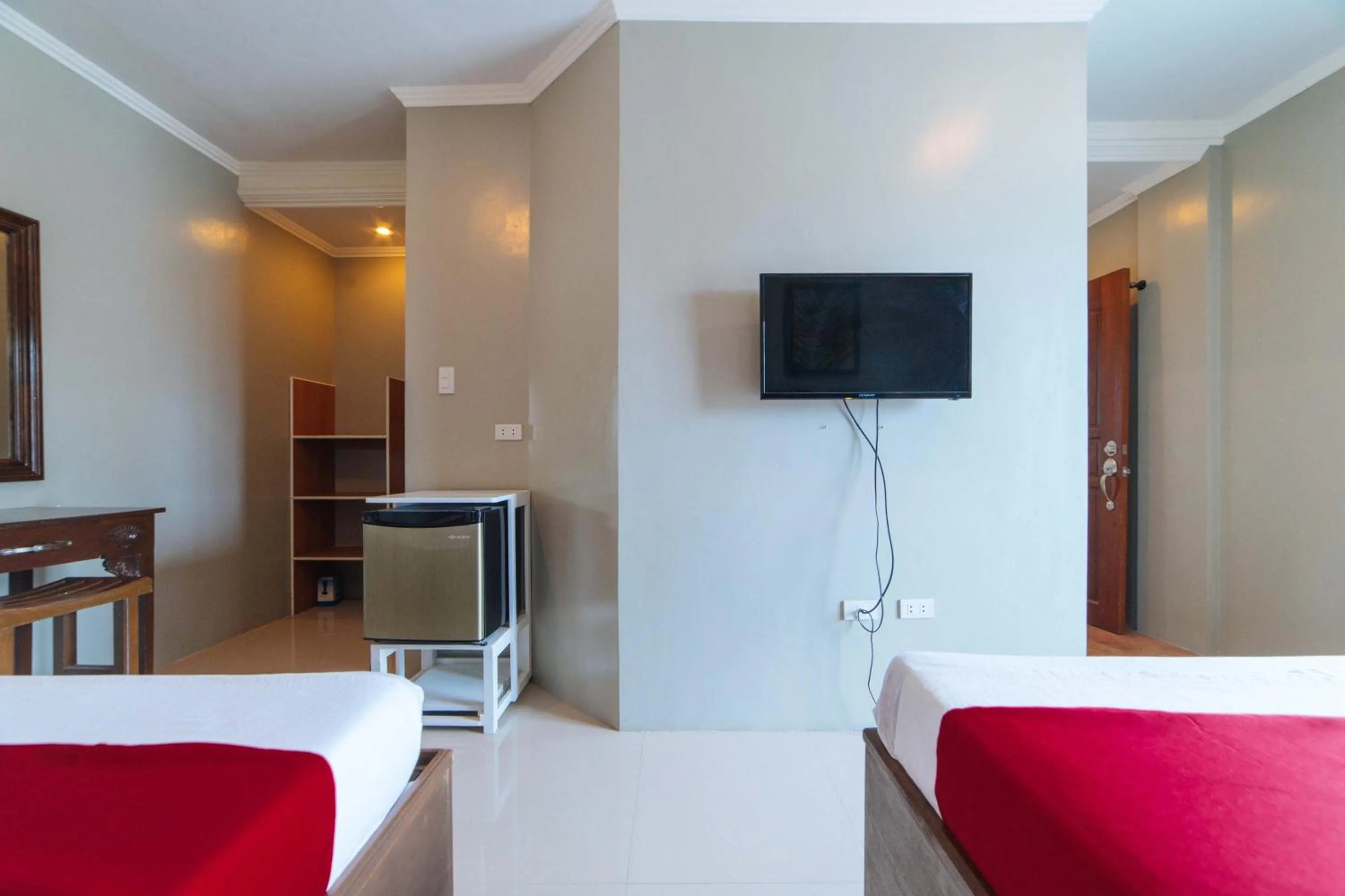 Bed in RedDoorz @ Old Buswang Road