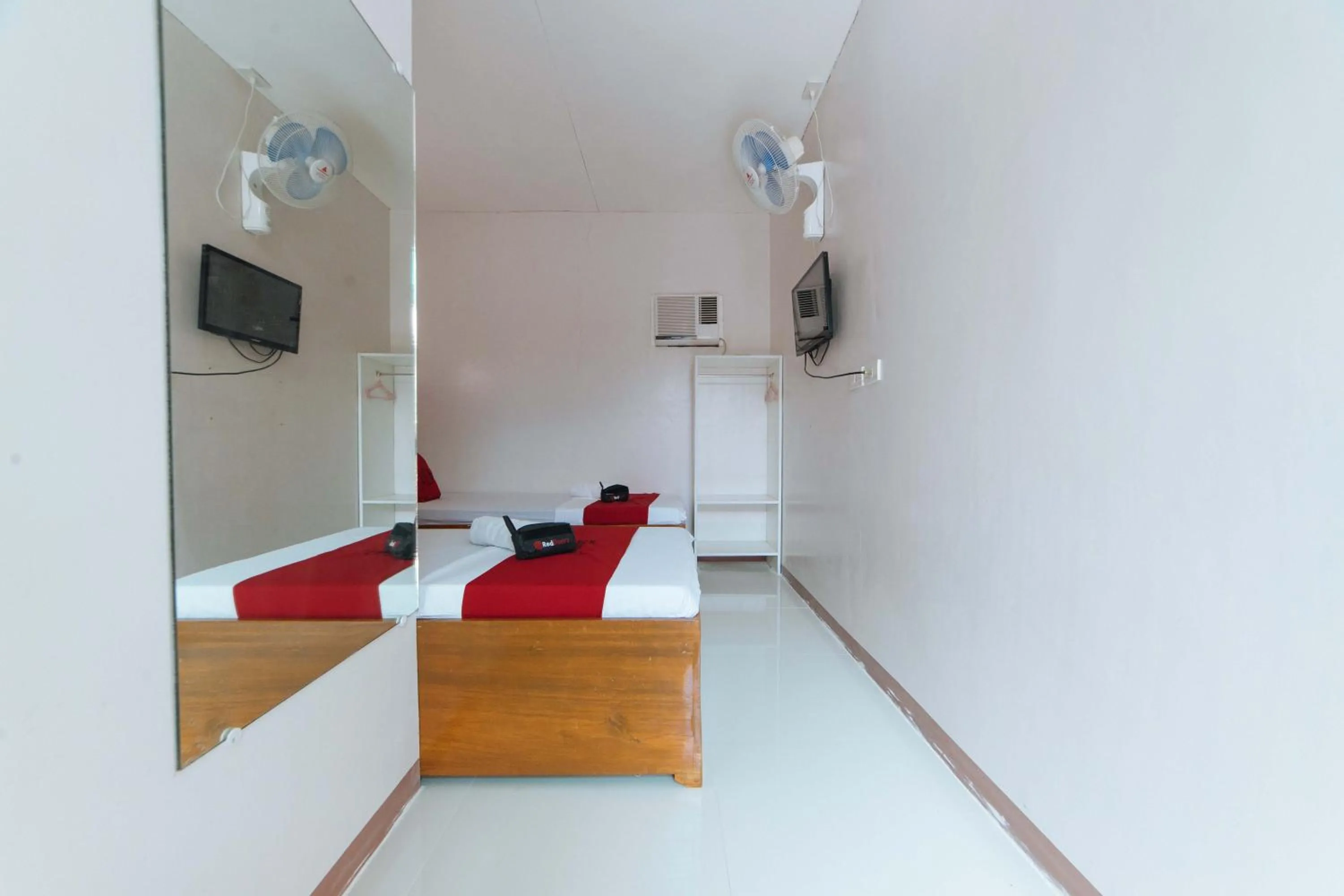 Bed in RedDoorz @ Old Buswang Road