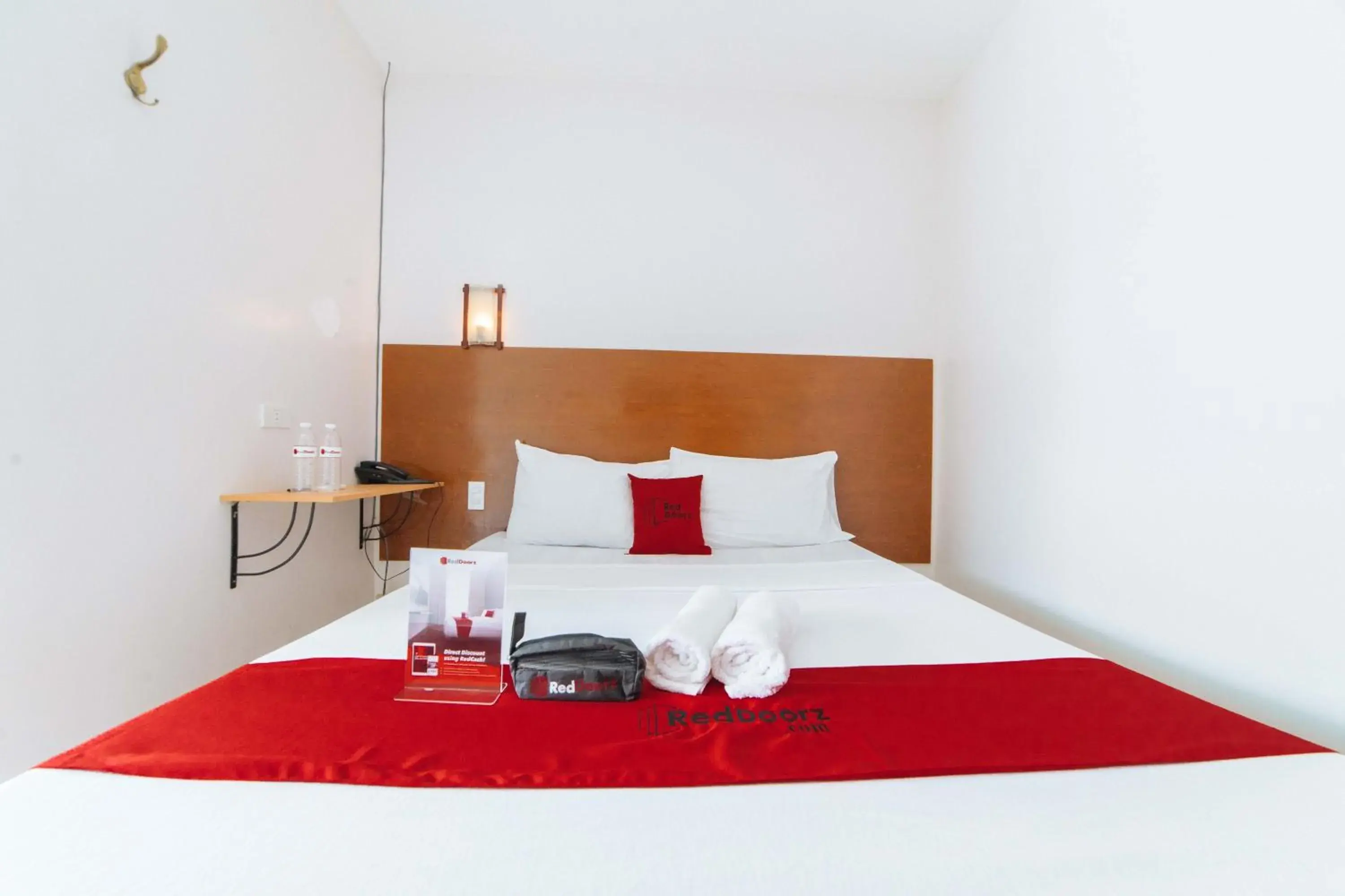 Bed in RedDoorz @ Old Buswang Road Bed in RedDoorz @ Old Buswang Road