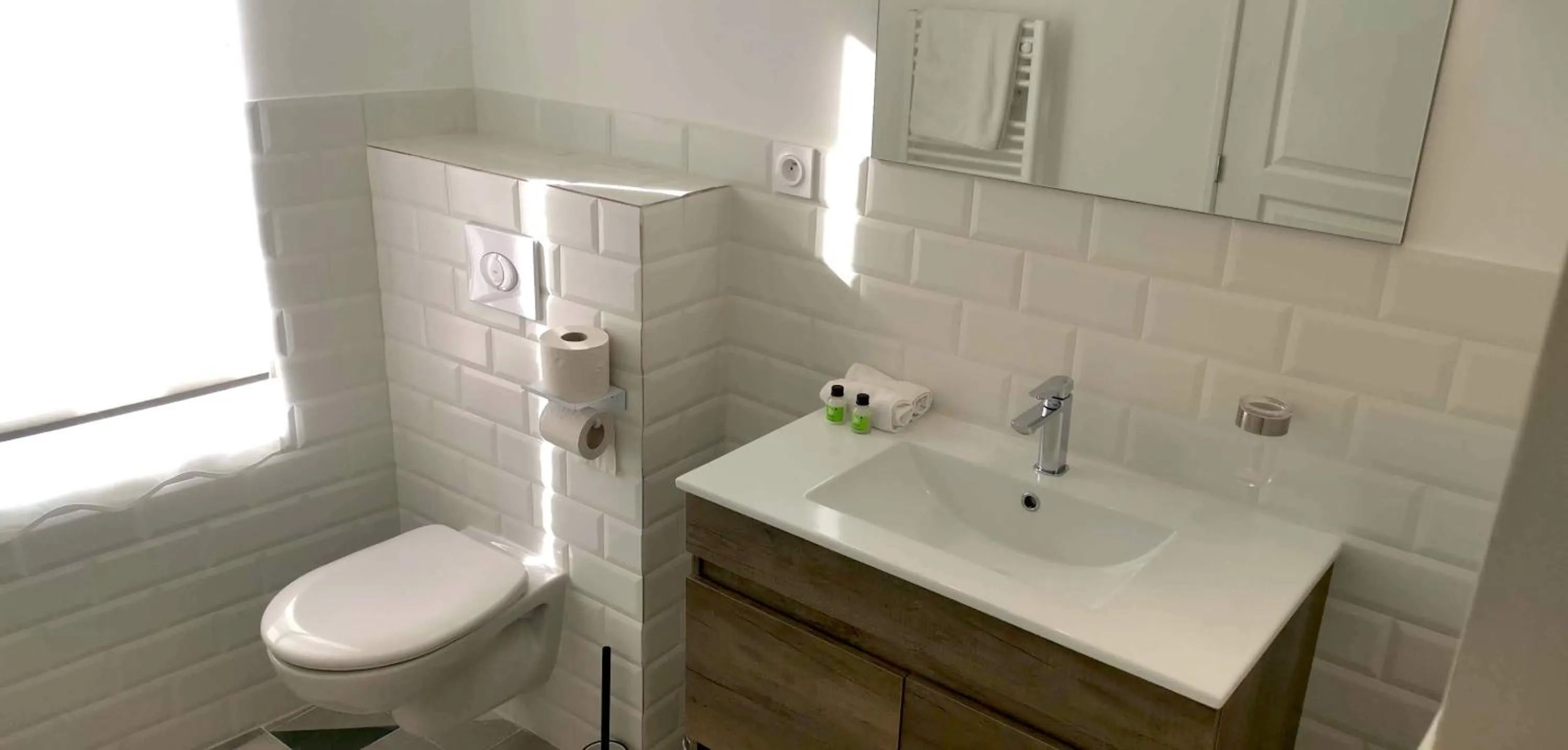 Bathroom in LA CENTENAIRE GRUISSAN - Maison d'Hôte