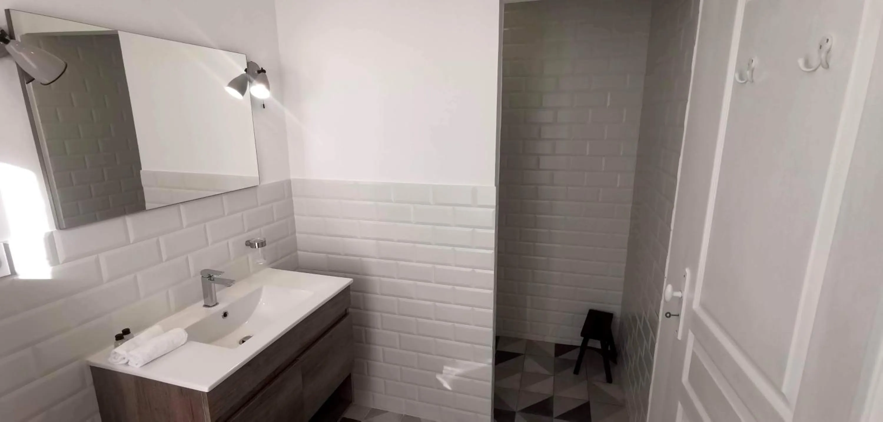 Bathroom in LA CENTENAIRE GRUISSAN - Maison d'Hôte