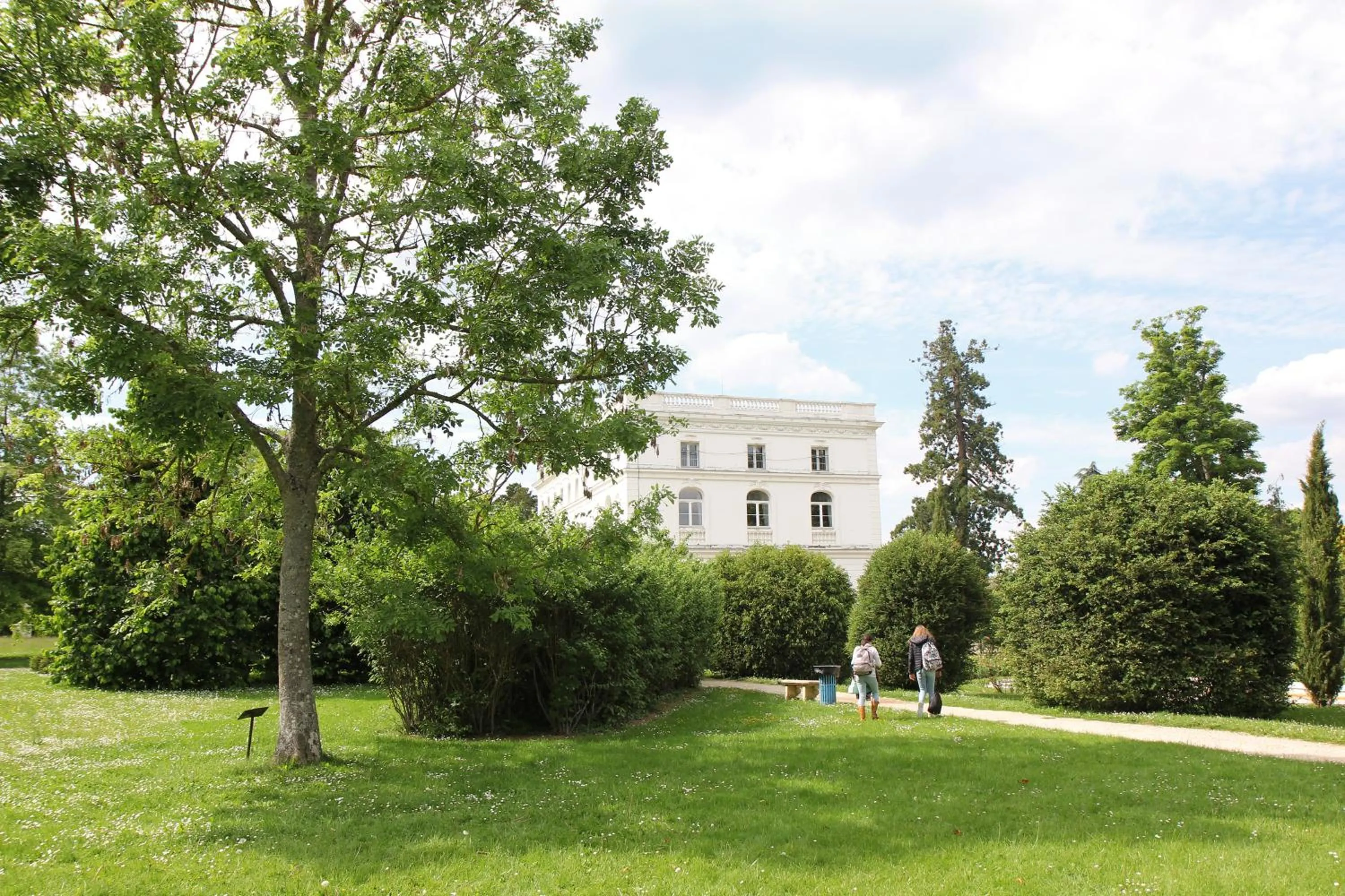Nearby landmark in Best Western The Hotel Versailles