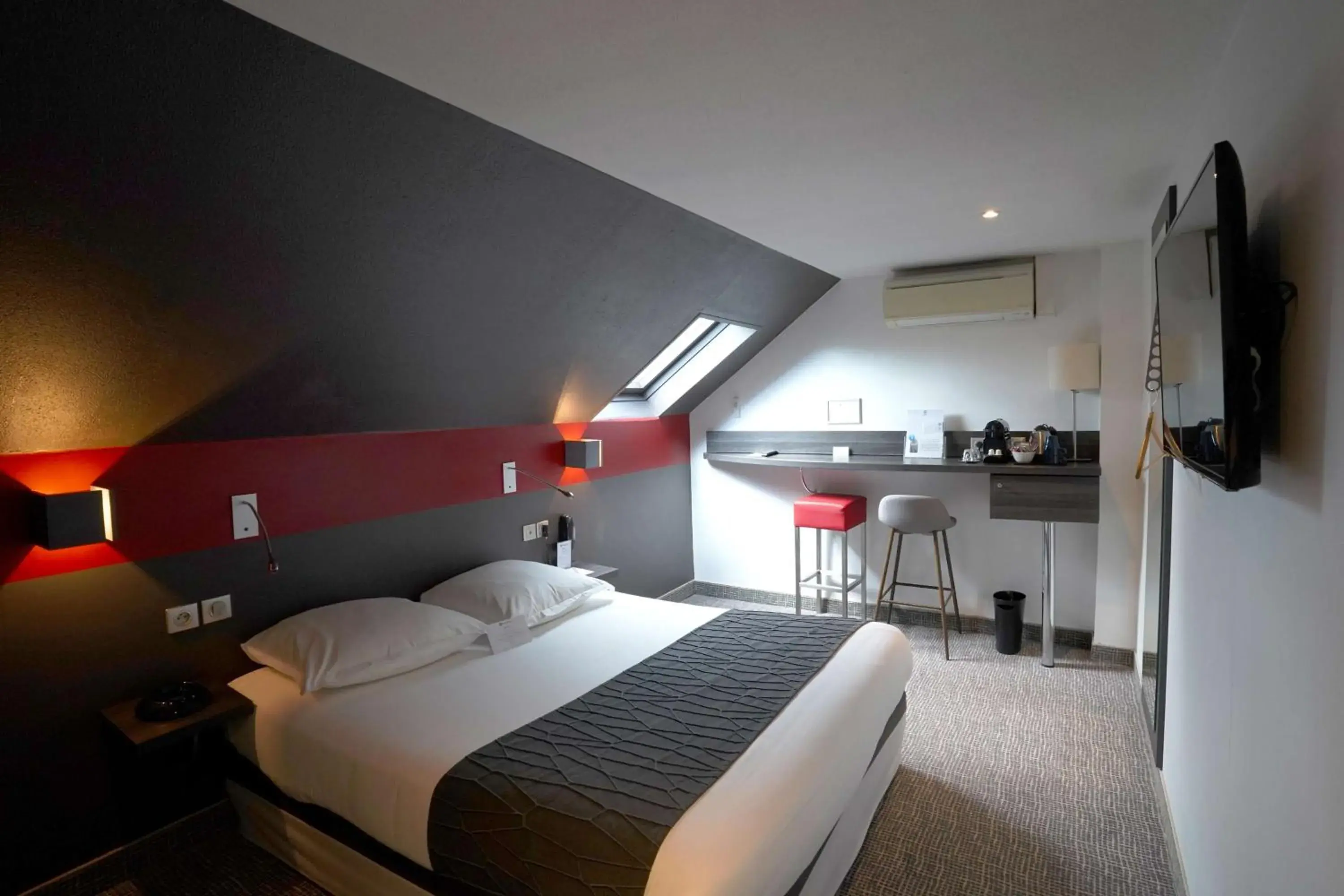 Bedroom, Bed in Best Western The Hotel Versailles Bedroom, Bed in Best Western The Hotel Versailles