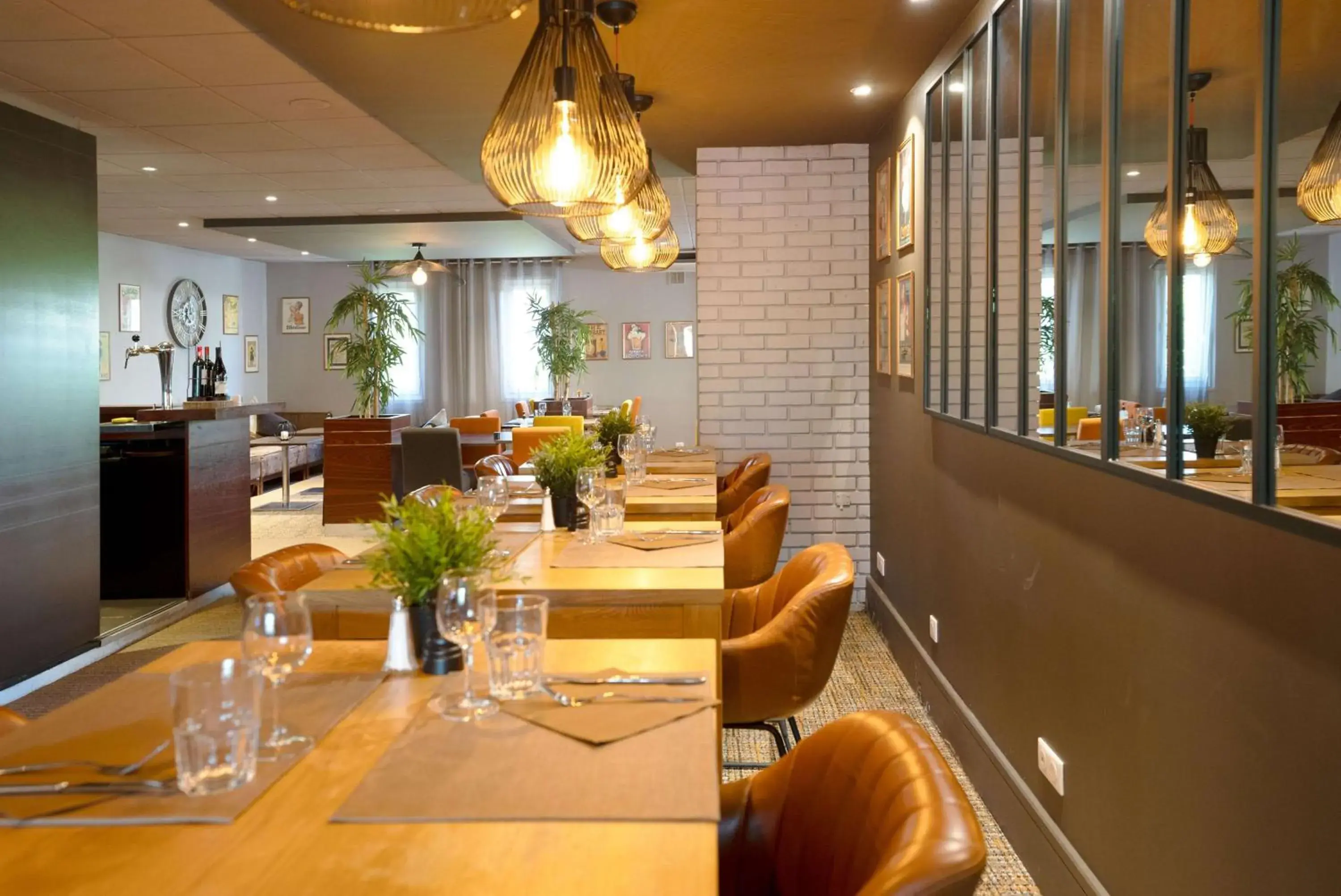 Restaurant/places to eat in Best Western The Hotel Versailles Restaurant/places to eat in Best Western The Hotel Versailles