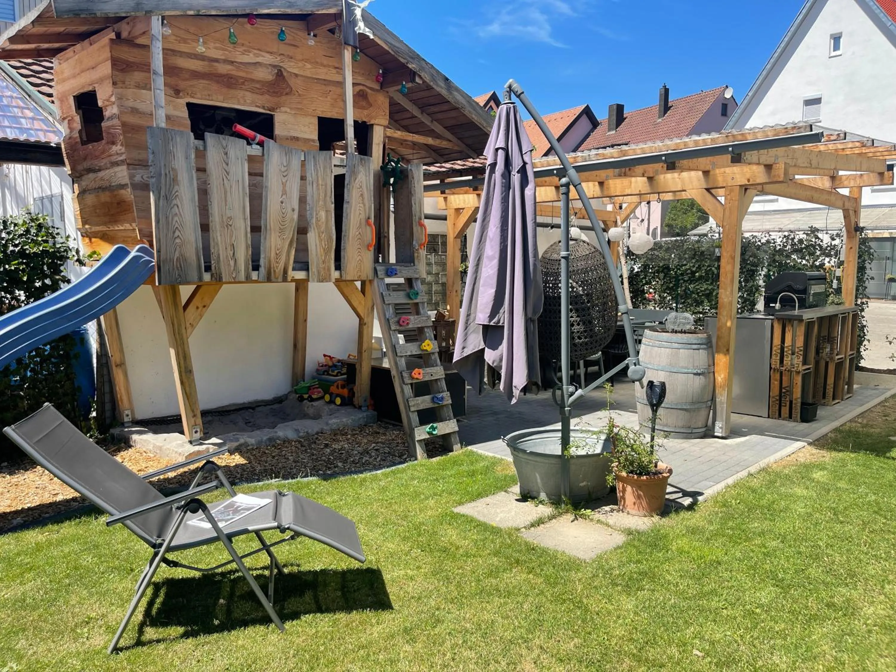 Garden in Sali Homes - GaesteHaus Lamm Obersulm