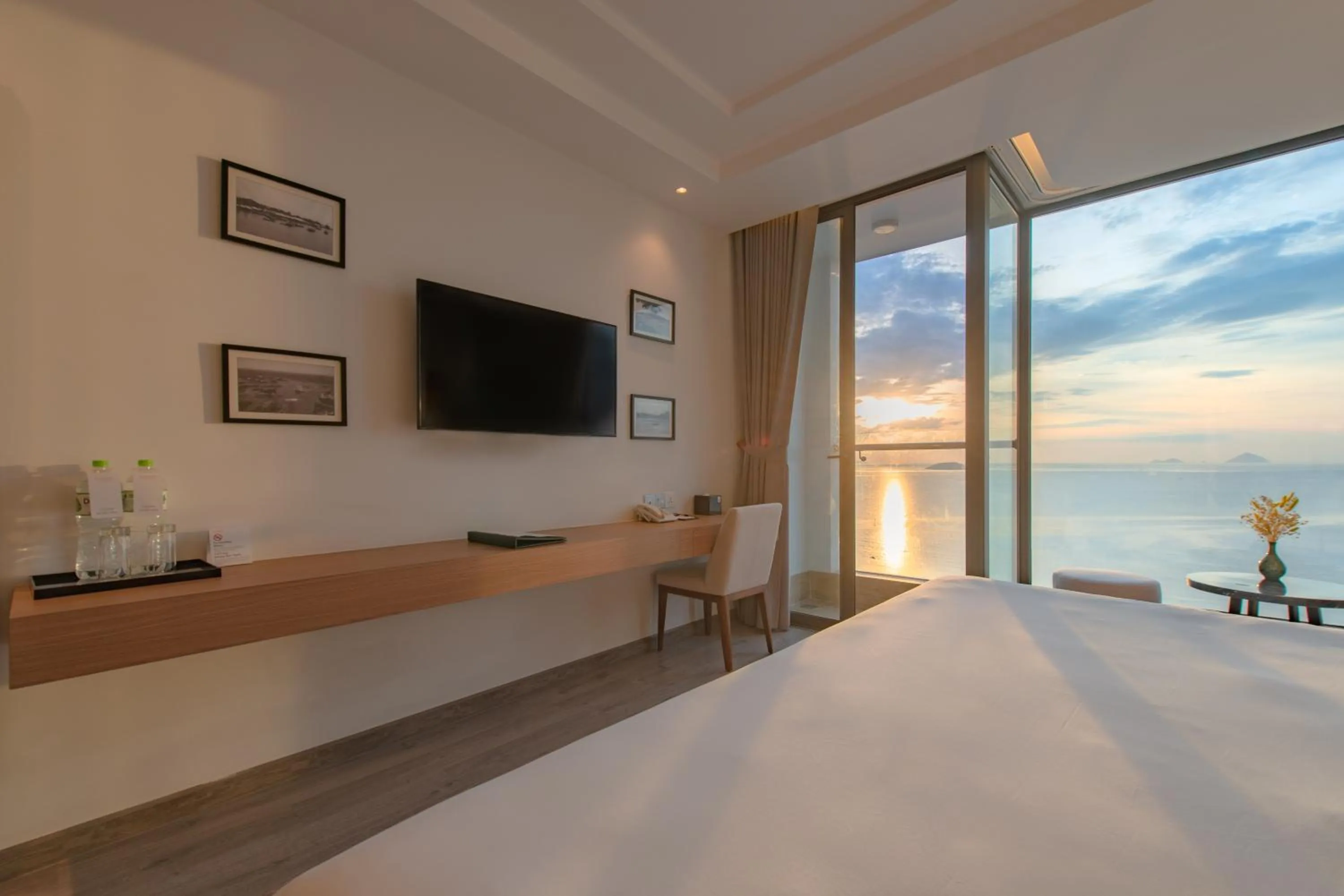 Sunset, Bed in Navada Beach Hotel