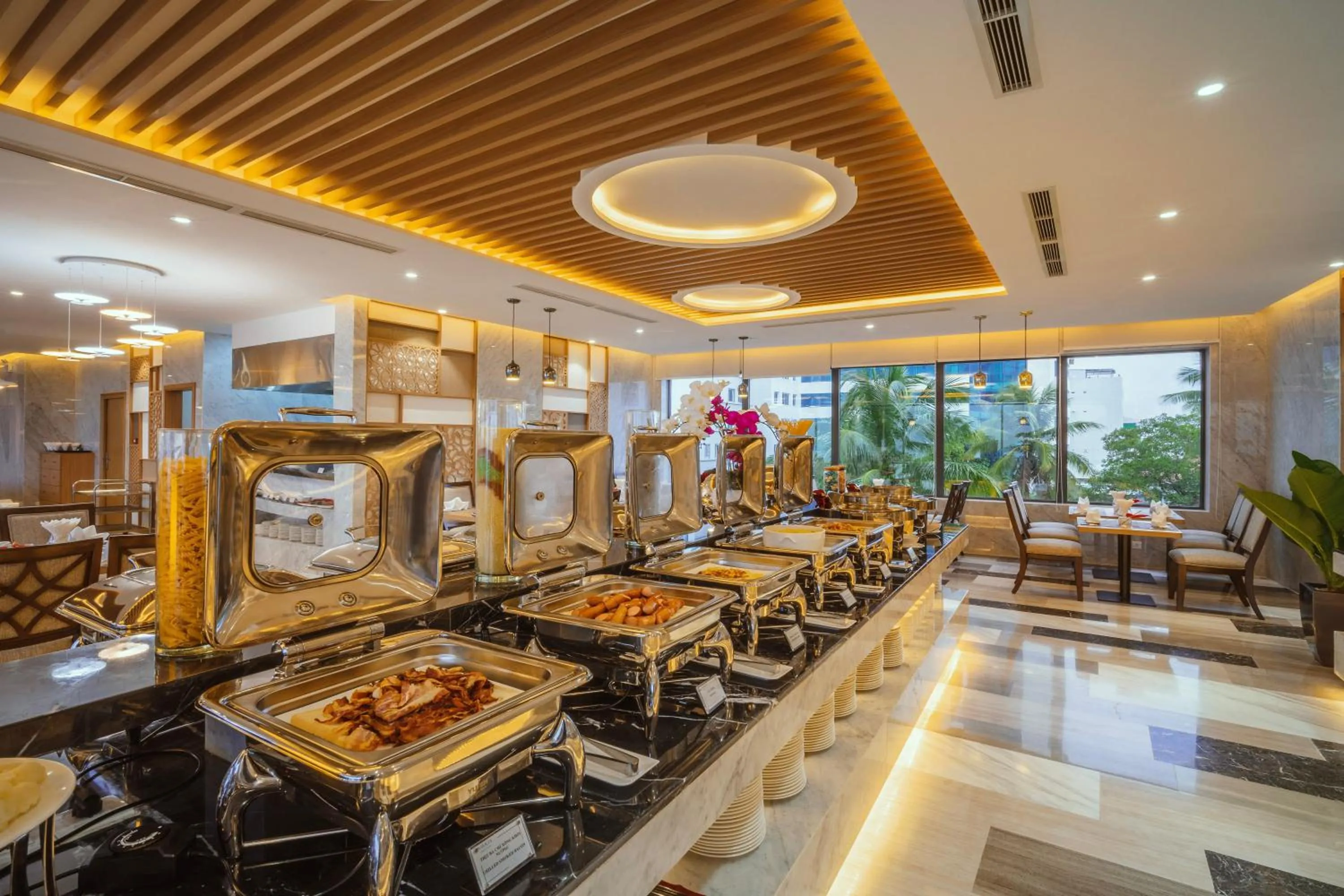 Restaurant/places to eat in Navada Beach Hotel