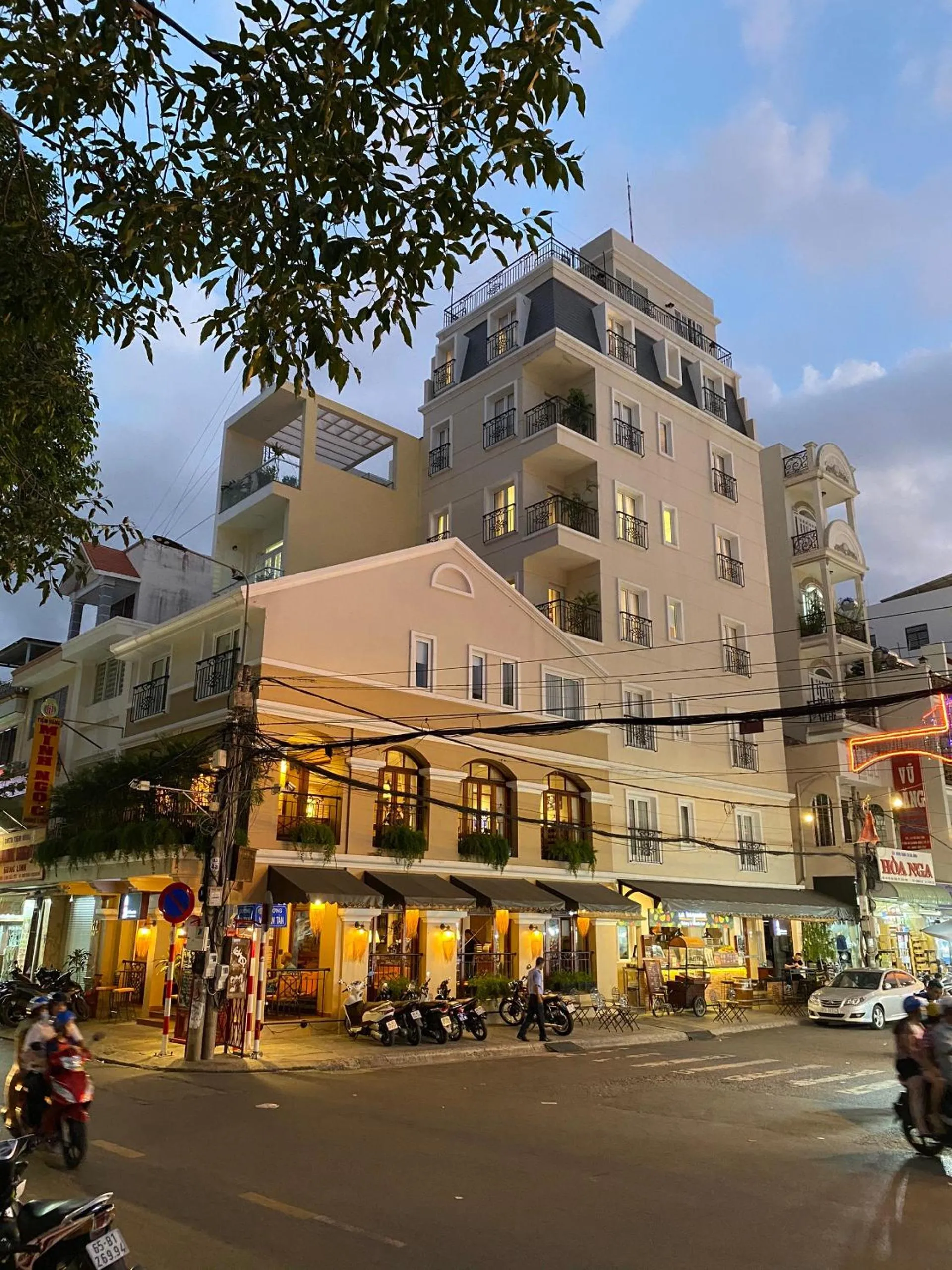 Restaurant/places to eat in The Lighthouse