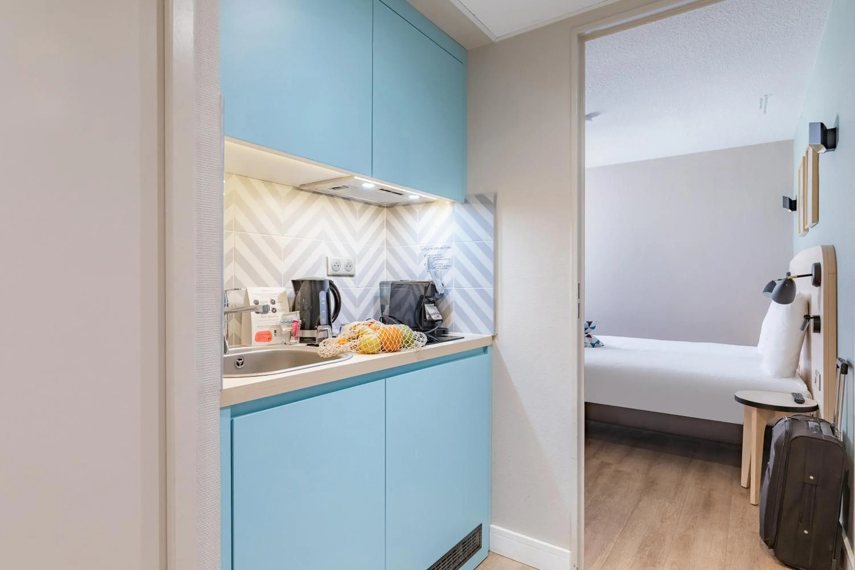 Coffee/tea facilities, Bed in Appart'City Confort Montpellier Saint Roch Coffee/tea facilities, Bed in Appart'City Confort Montpellier Saint Roch