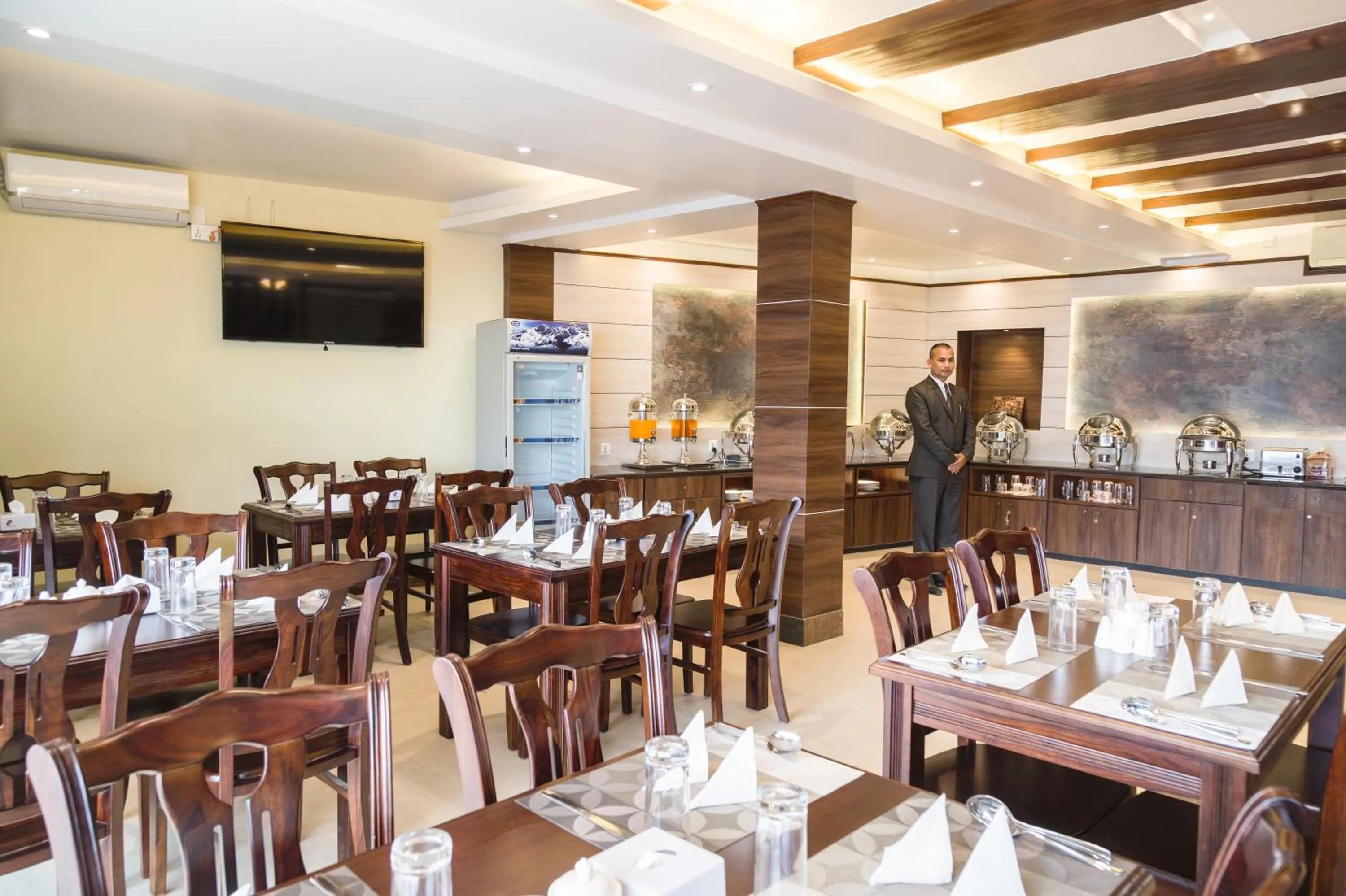 Restaurant/places to eat in Ganapati Airport Hotel