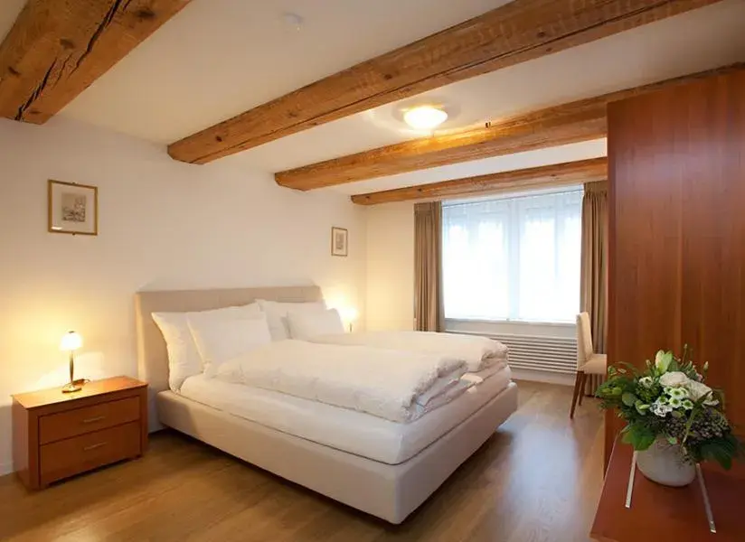 Double Room with Private Bathroom - single occupancy in Hotel Taverne zum Kreuz Double Room with Private Bathroom - single occupancy in Hotel Taverne zum Kreuz