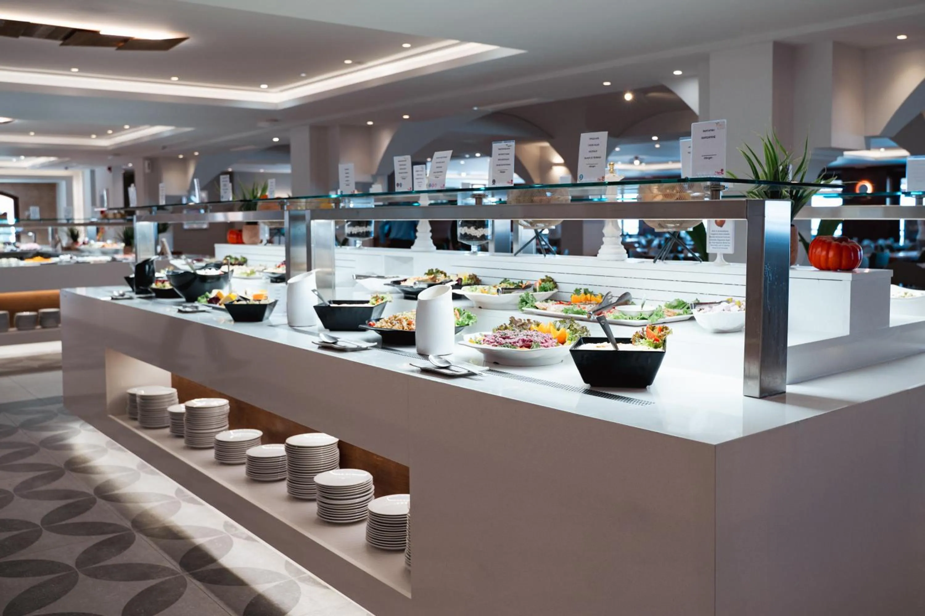 Restaurant/places to eat in Roda Beach Resort & Spa