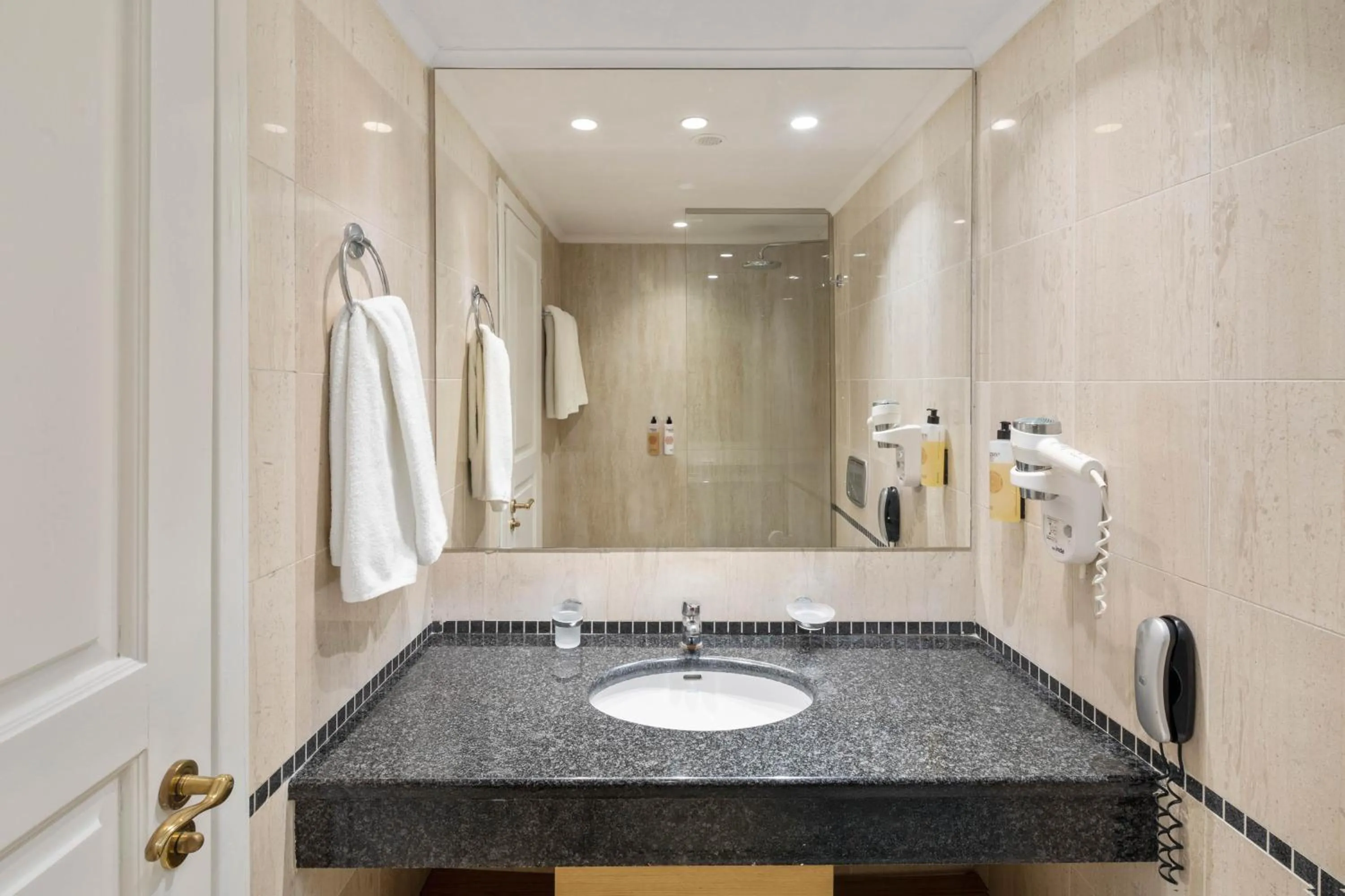 Roda Beach Resort & Spa