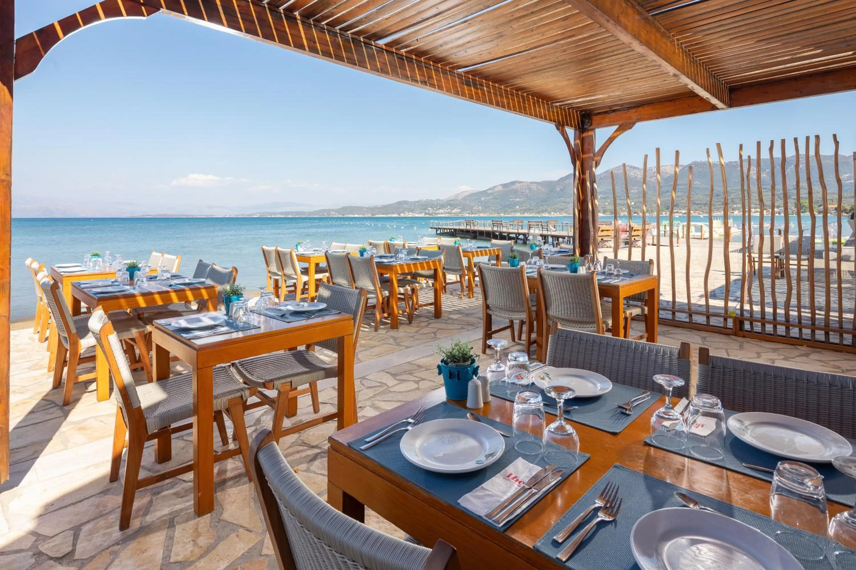 Restaurant/places to eat in Roda Beach Resort & Spa