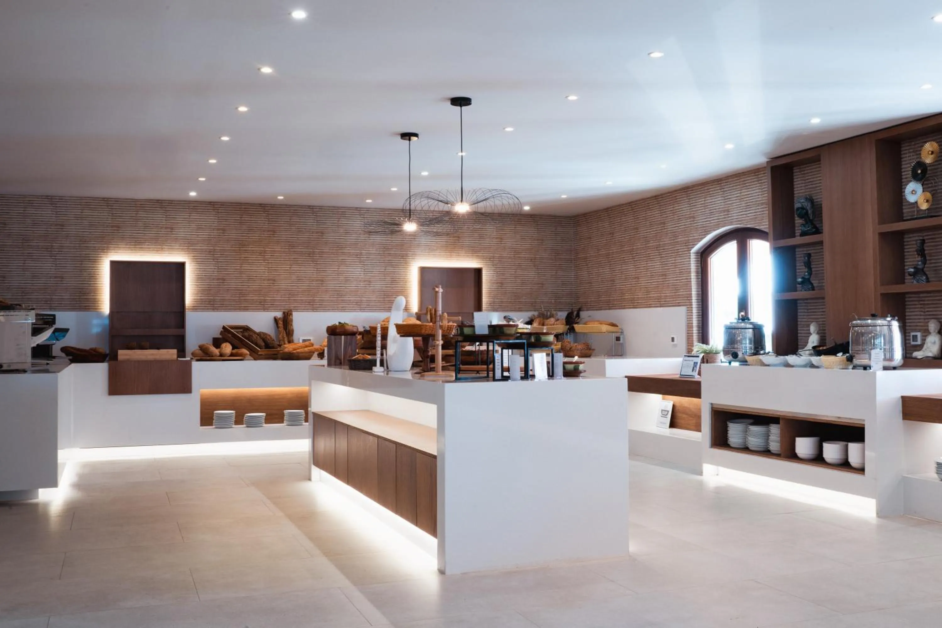 Restaurant/places to eat in Roda Beach Resort & Spa