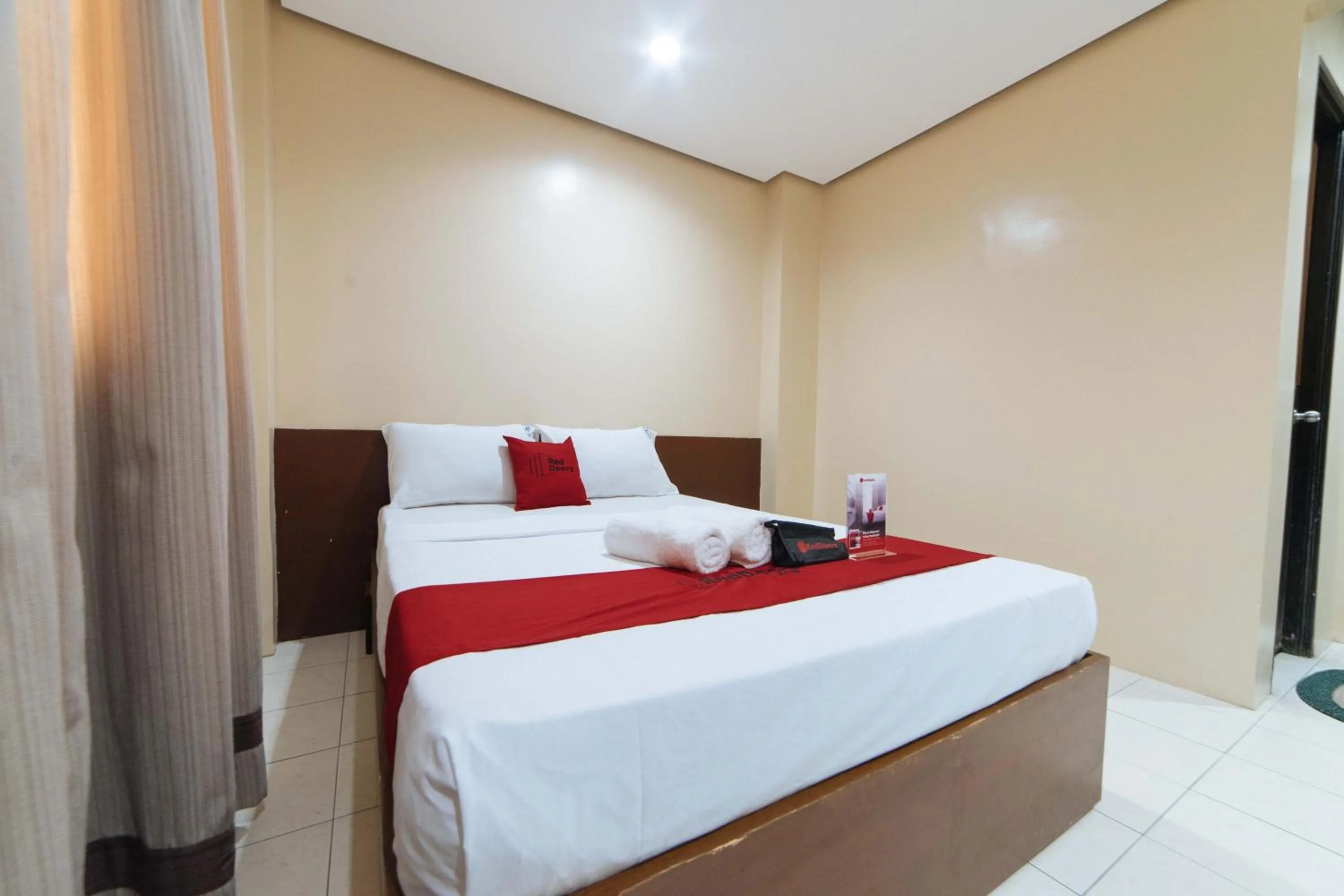 Bed in RedDoorz near Olongapo Bus Terminal