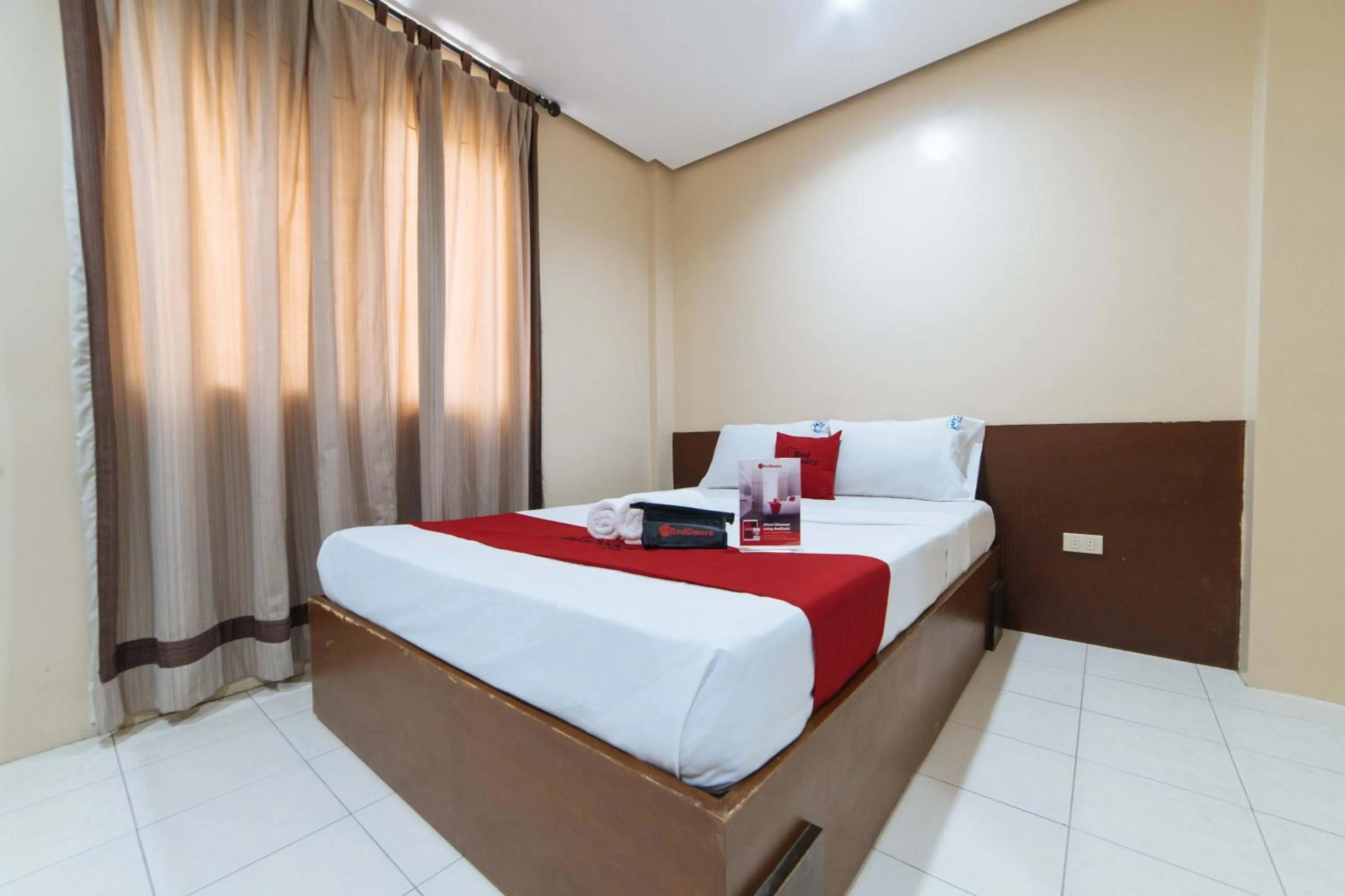 Bed in RedDoorz near Olongapo Bus Terminal